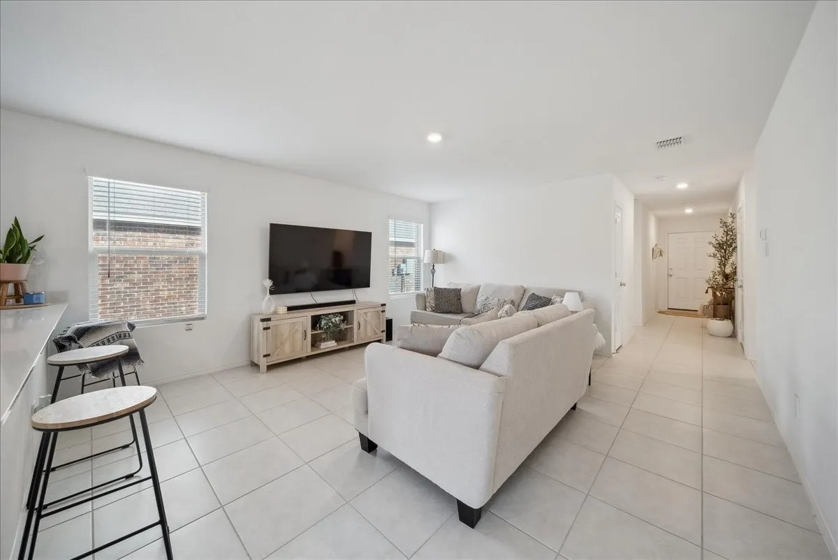 Single Family Residence For Rent in Dallas County , 1005 Crestview Drive, Hutchins, Texas 75141, 3 Bedroom, 2 Bathroom, 2 Garage spaces, 1,302 Sqft, built in 2022, mls#21372204, Real Estate Agent in Hutchins, Homes For Rent in Dallas county, Homes For Rent in Hutchins, Realtor in Hutchins Texas, Real Estate Brokerage Independent Realty Texas, Luminita Cordes Realtor