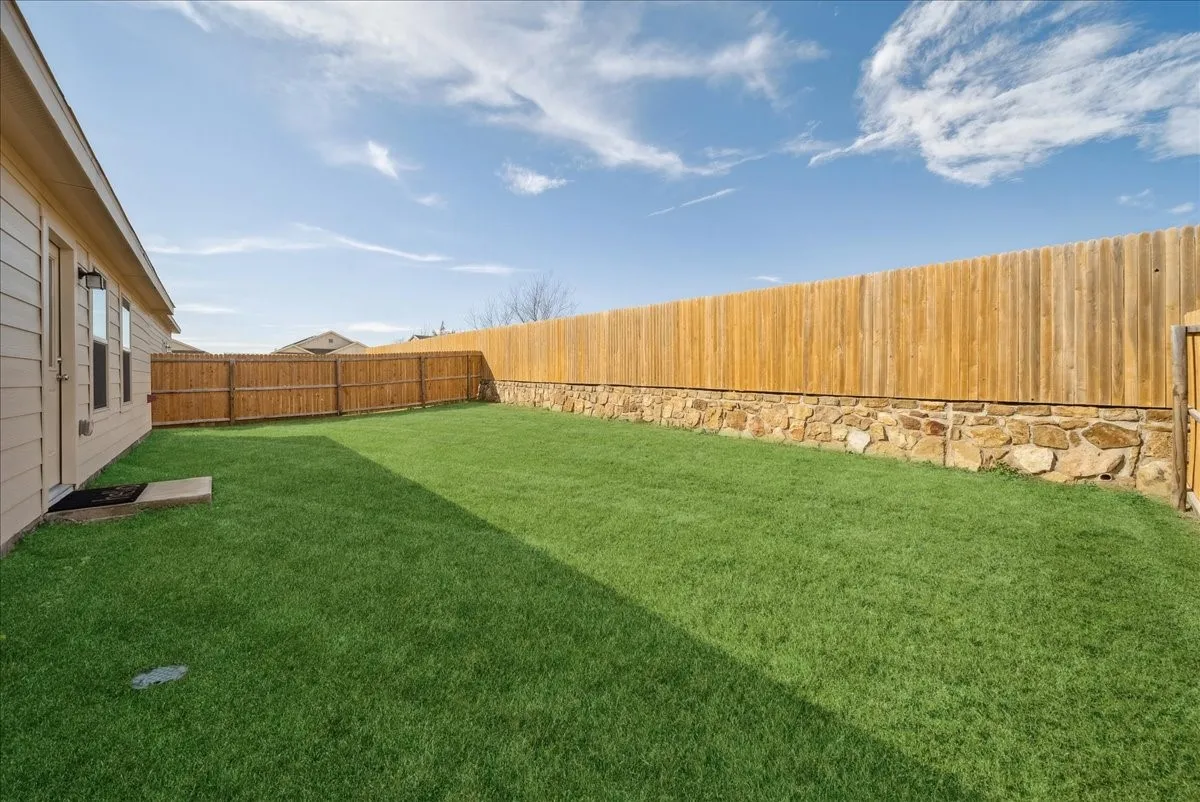 Single Family Residence For Rent in Dallas County , 1005 Crestview Drive, Hutchins, Texas 75141, 3 Bedroom, 2 Bathroom, 2 Garage spaces, 1,302 Sqft, built in 2022, mls#21372204, Real Estate Agent in Hutchins, Homes For Rent in Dallas county, Homes For Rent in Hutchins, Realtor in Hutchins Texas, Real Estate Brokerage Independent Realty Texas, Luminita Cordes Realtor