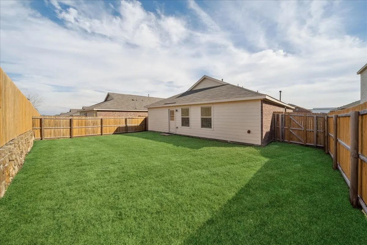 Single Family Residence For Rent in Dallas County , 1005 Crestview Drive, Hutchins, Texas 75141, 3 Bedroom, 2 Bathroom, 2 Garage spaces, 1,302 Sqft, built in 2022, mls#21372204, Real Estate Agent in Hutchins, Homes For Rent in Dallas county, Homes For Rent in Hutchins, Realtor in Hutchins Texas, Real Estate Brokerage Independent Realty Texas, Luminita Cordes Realtor