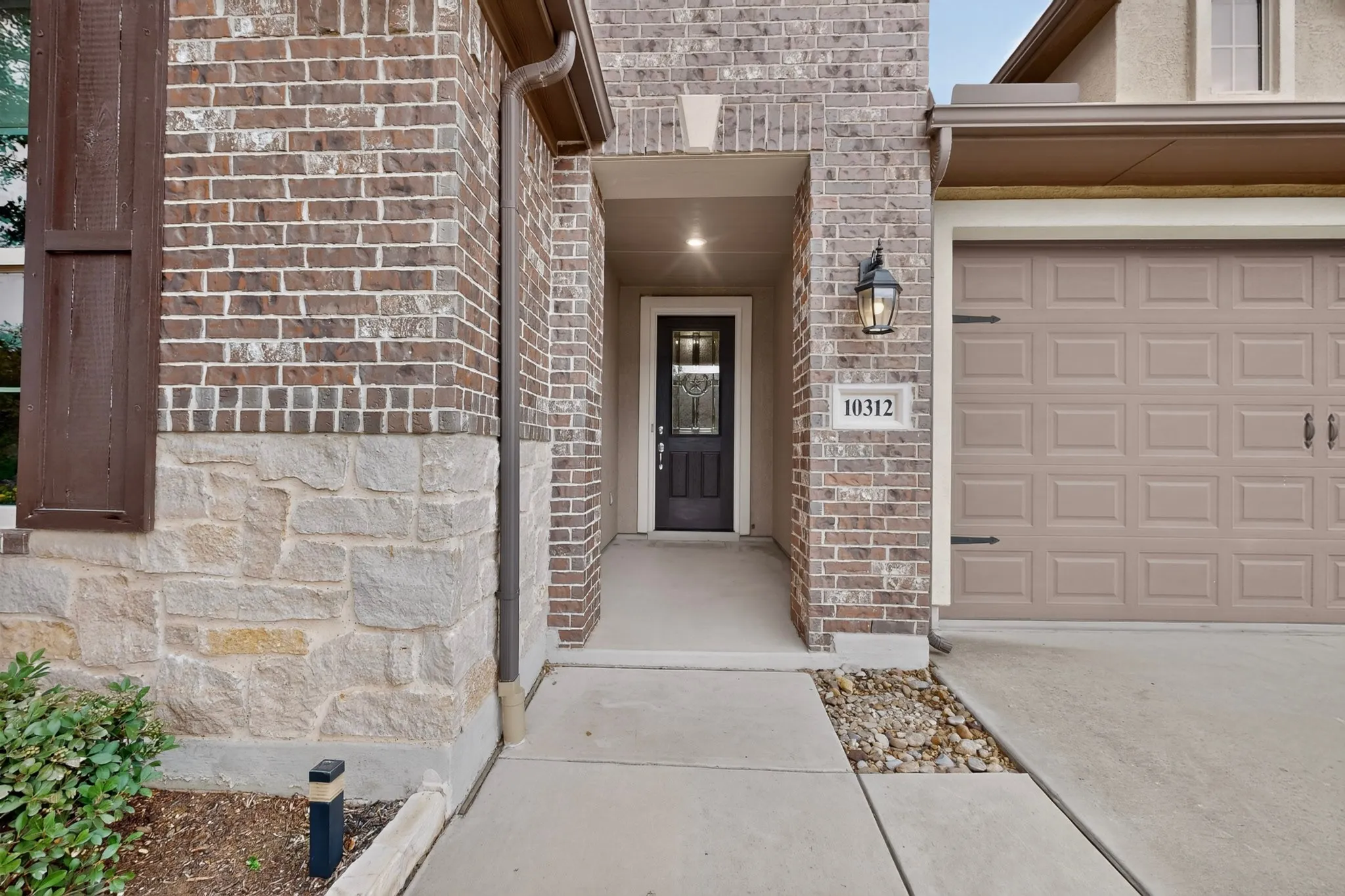 Single Family Residence For Sale in Denton County , 10312 Claystone Drive, Denton, Texas 76207, 2 Bedroom, 3 Bathroom, 2 Garage spaces, 1,760 Sqft, built in 2019, mls#21367860, Real Estate Agent in Denton, Homes For Sale in Denton county, Homes For Sale in Denton, Realtor in Denton Texas, Real Estate Brokerage Independent Realty Texas, Luminita Cordes Realtor