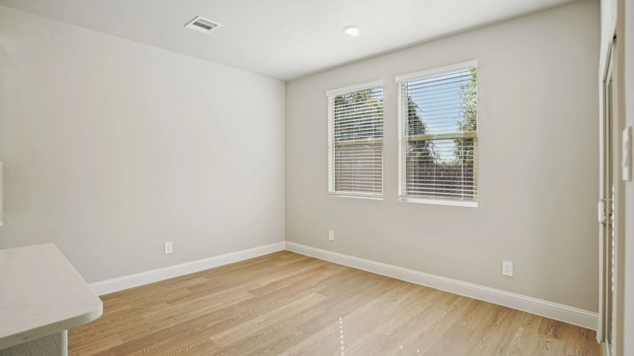  Photo is not of the actual home, but is an inspirational photo of builder’s model home and may depict options, furnishings, and/or decorator features that are not included.
