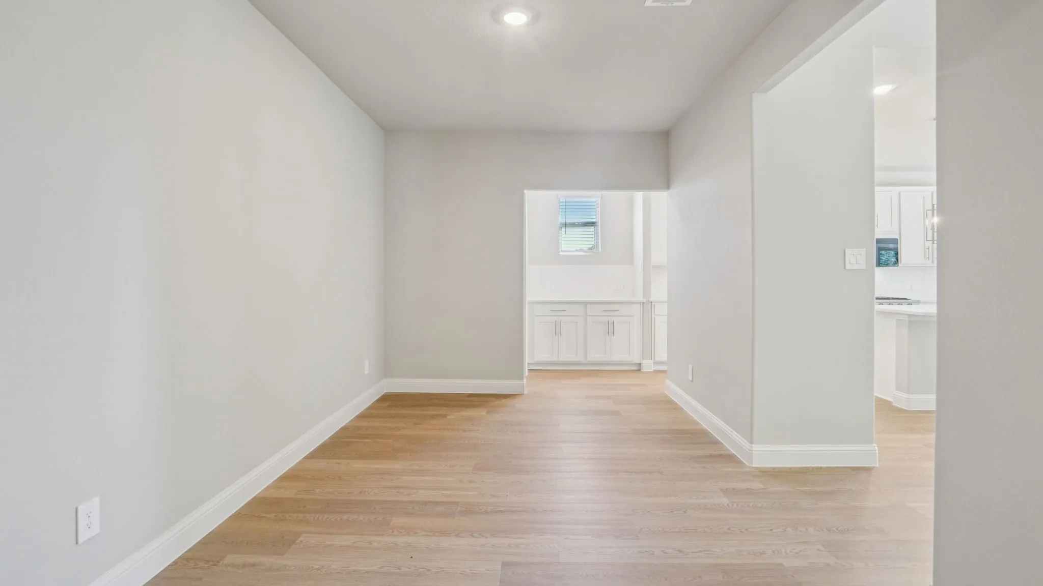  Photo is not of the actual home, but is an inspirational photo of builder’s model home and may depict options, furnishings, and/or decorator features that are not included.
