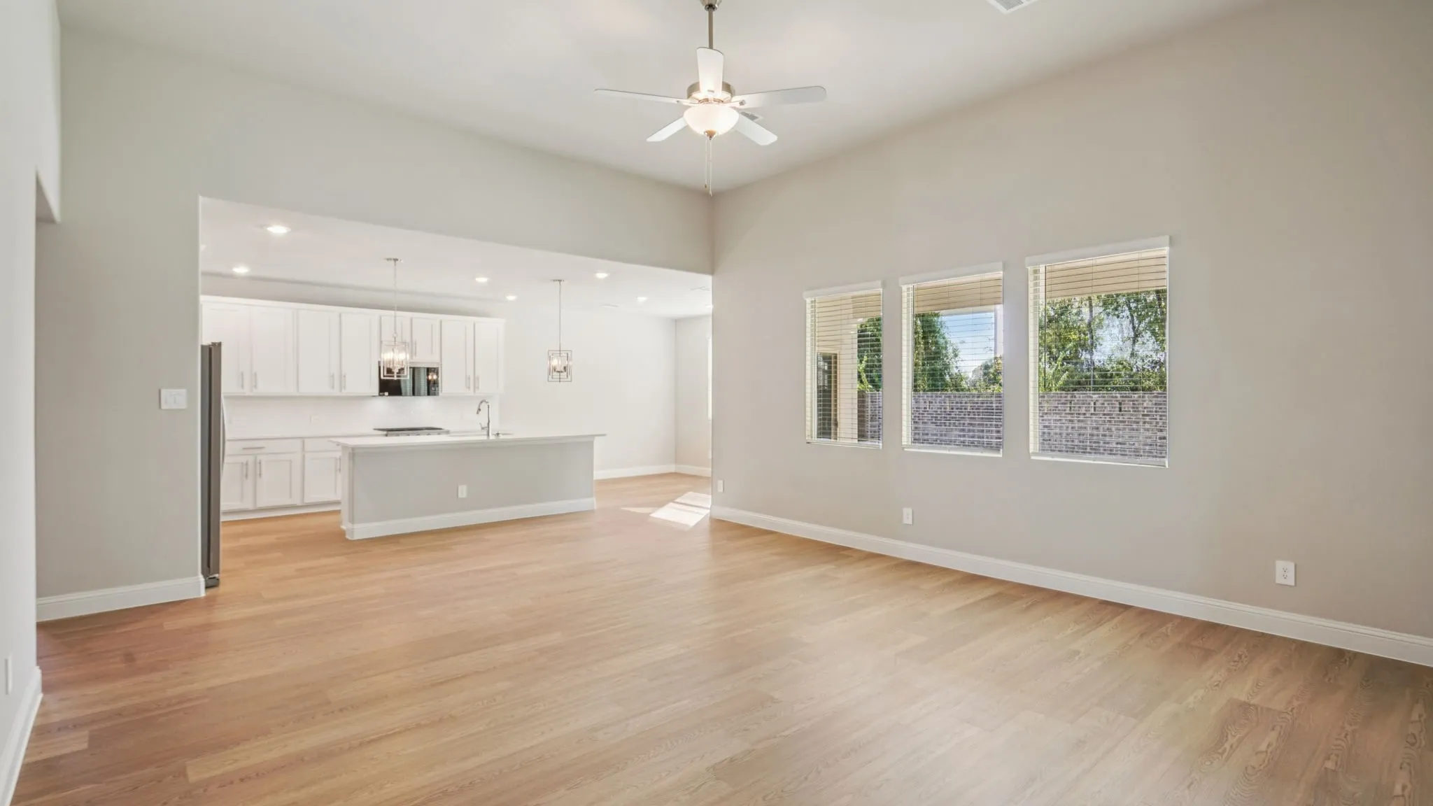  Photo is not of the actual home, but is an inspirational photo of builder’s model home and may depict options, furnishings, and/or decorator features that are not included.

