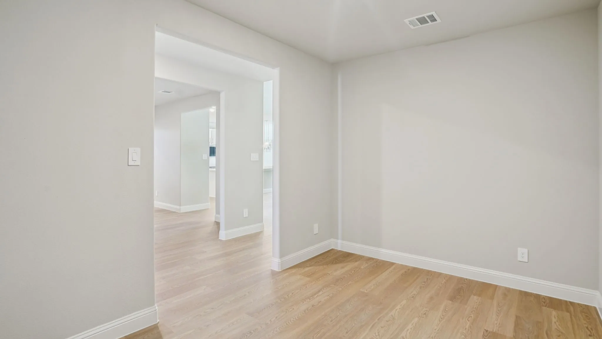  Photo is not of the actual home, but is an inspirational photo of builder’s model home and may depict options, furnishings, and/or decorator features that are not included.
