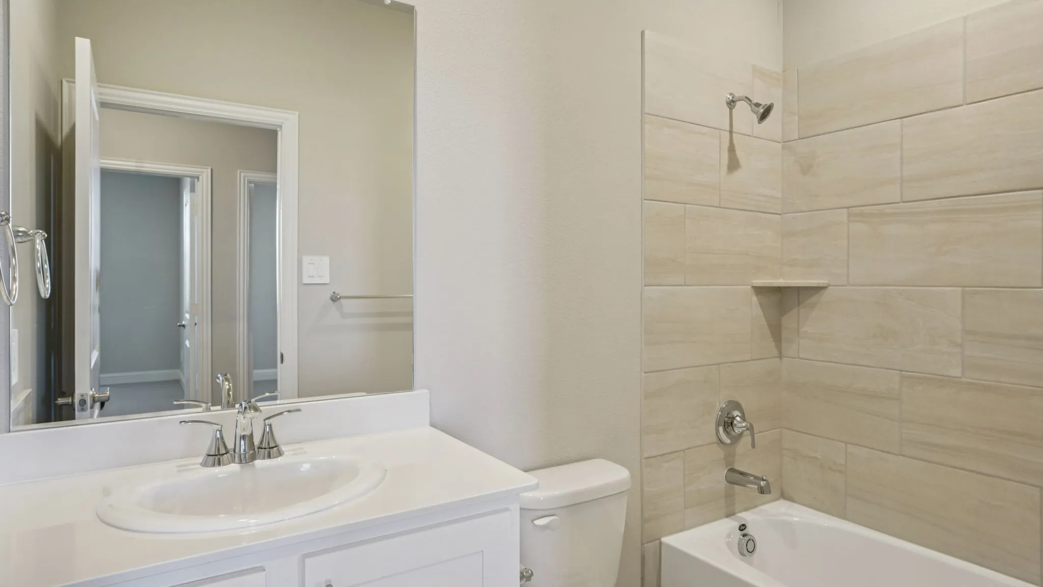  Photo is not of the actual home, but is an inspirational photo of builder’s model home and may depict options, furnishings, and/or decorator features that are not included.
