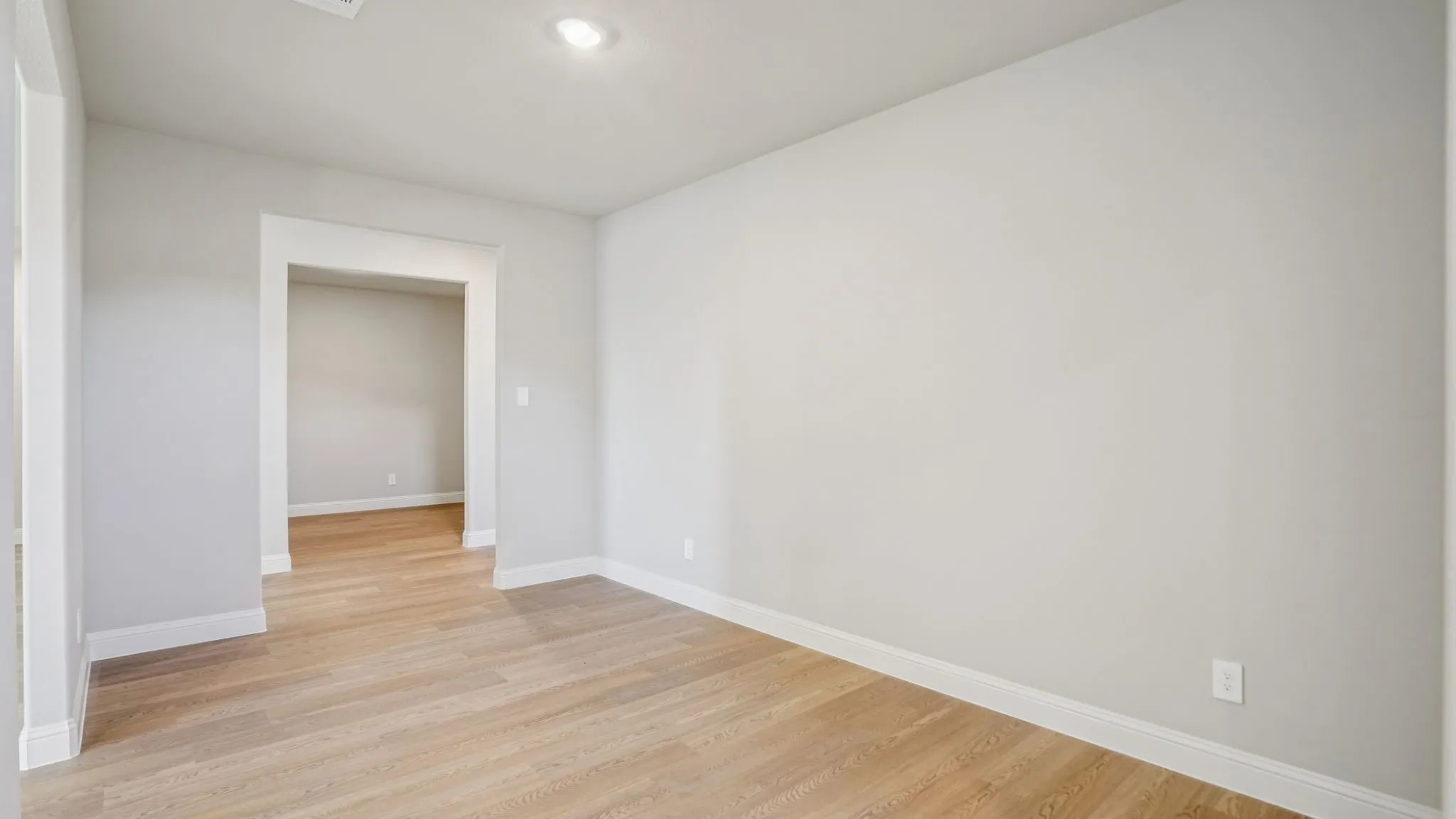 Photo is not of the actual home, but is an inspirational photo of builder’s model home and may depict options, furnishings, and/or decorator features that are not included.
