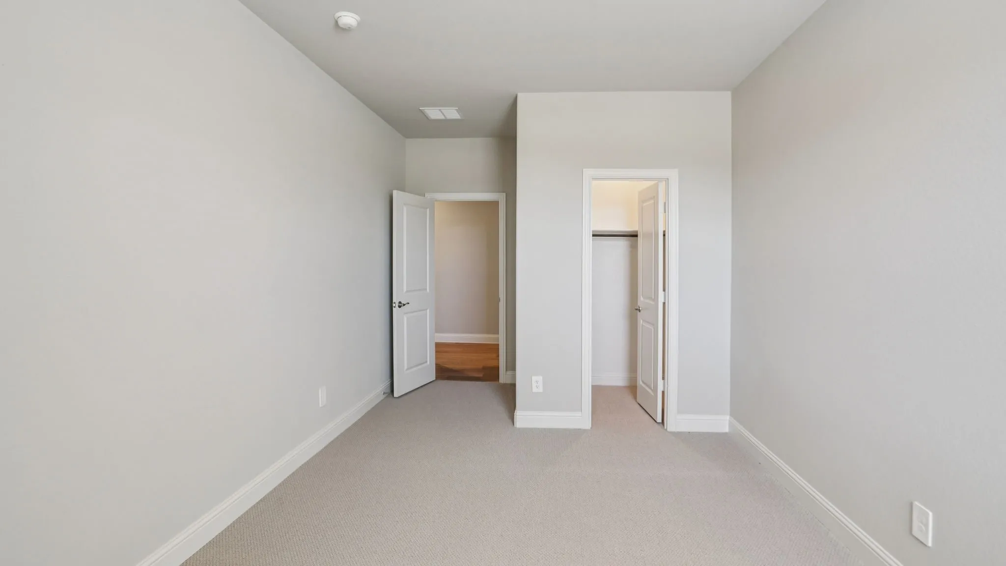  Photo is not of the actual home, but is an inspirational photo of builder’s model home and may depict options, furnishings, and/or decorator features that are not included.
