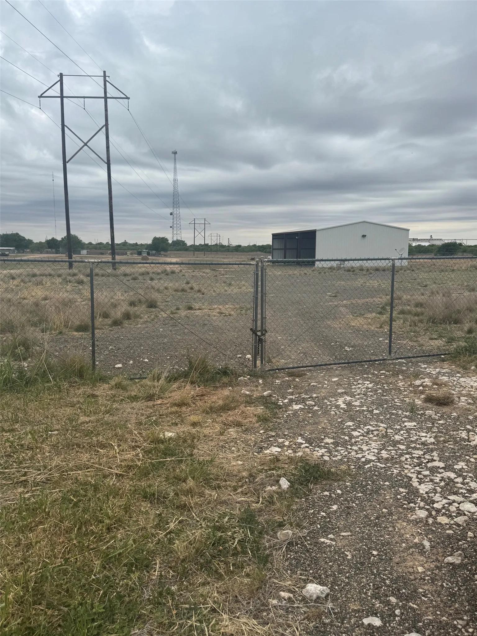 Industrial For Rent in Hardeman County , FM 2568 Florez Road, Quanah, Texas 79252, 0, 0, Garage spaces, 0 Sqft, built in 2010, mls#21372206, Real Estate Agent in Quanah, Homes For Rent in Hardeman county, Homes For Rent in Quanah, Realtor in Quanah Texas, Real Estate Brokerage Independent Realty Texas, Luminita Cordes Realtor