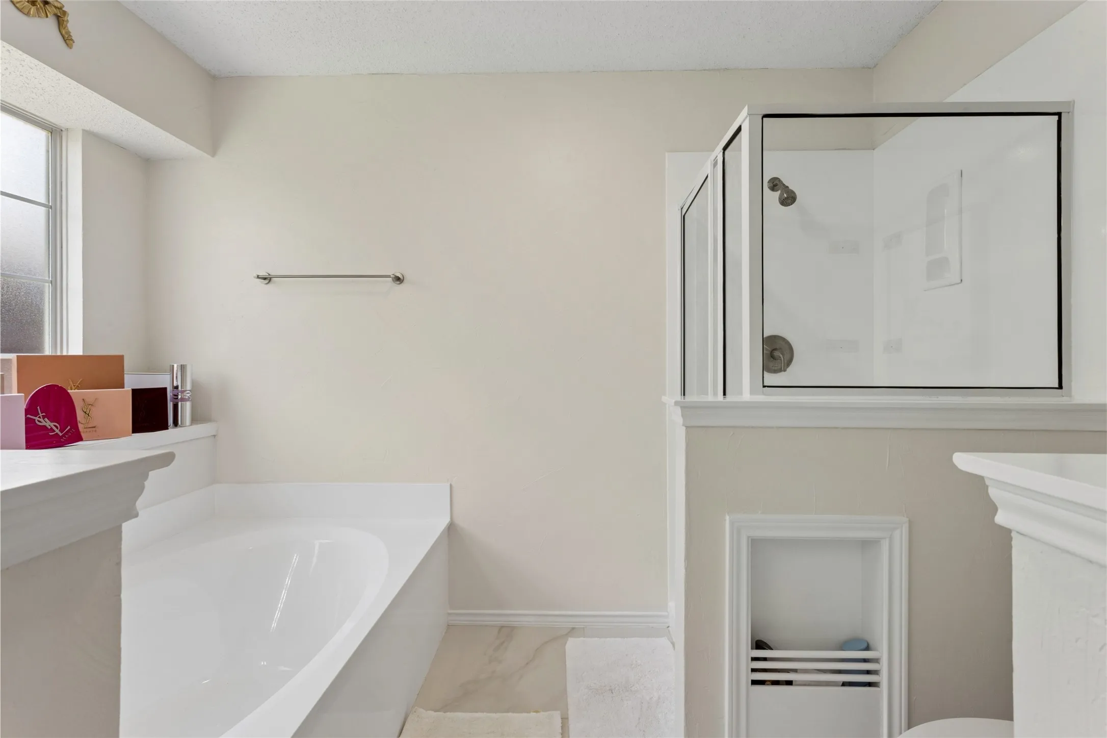 Single Family Residence For Sale in Denton County , 1650 Glenmore Drive, Lewisville, Texas 75077, 4 Bedroom, 3 Bathroom, 2 Garage spaces, 2,283 Sqft, built in 1991, mls#21370431, Real Estate Agent in Lewisville, Homes For Sale in Denton county, Homes For Sale in Lewisville, Realtor in Lewisville Texas, Real Estate Brokerage Independent Realty Texas, Luminita Cordes Realtor