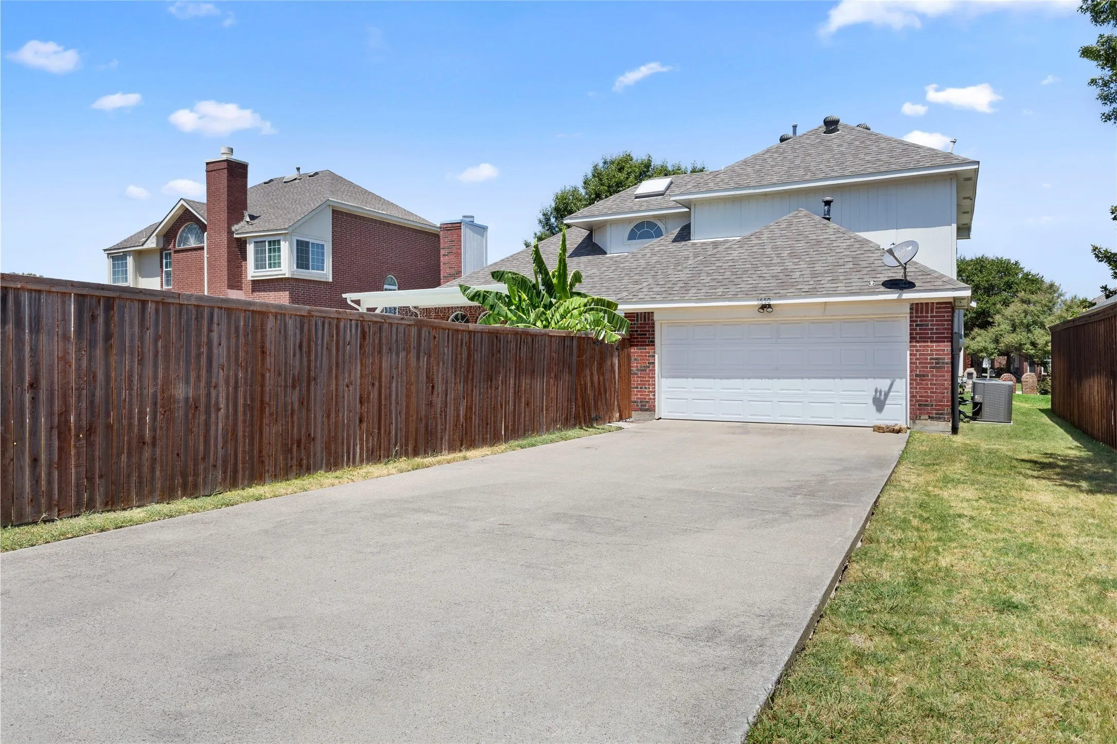 Single Family Residence For Sale in Denton County , 1650 Glenmore Drive, Lewisville, Texas 75077, 4 Bedroom, 3 Bathroom, 2 Garage spaces, 2,283 Sqft, built in 1991, mls#21370431, Real Estate Agent in Lewisville, Homes For Sale in Denton county, Homes For Sale in Lewisville, Realtor in Lewisville Texas, Real Estate Brokerage Independent Realty Texas, Luminita Cordes Realtor