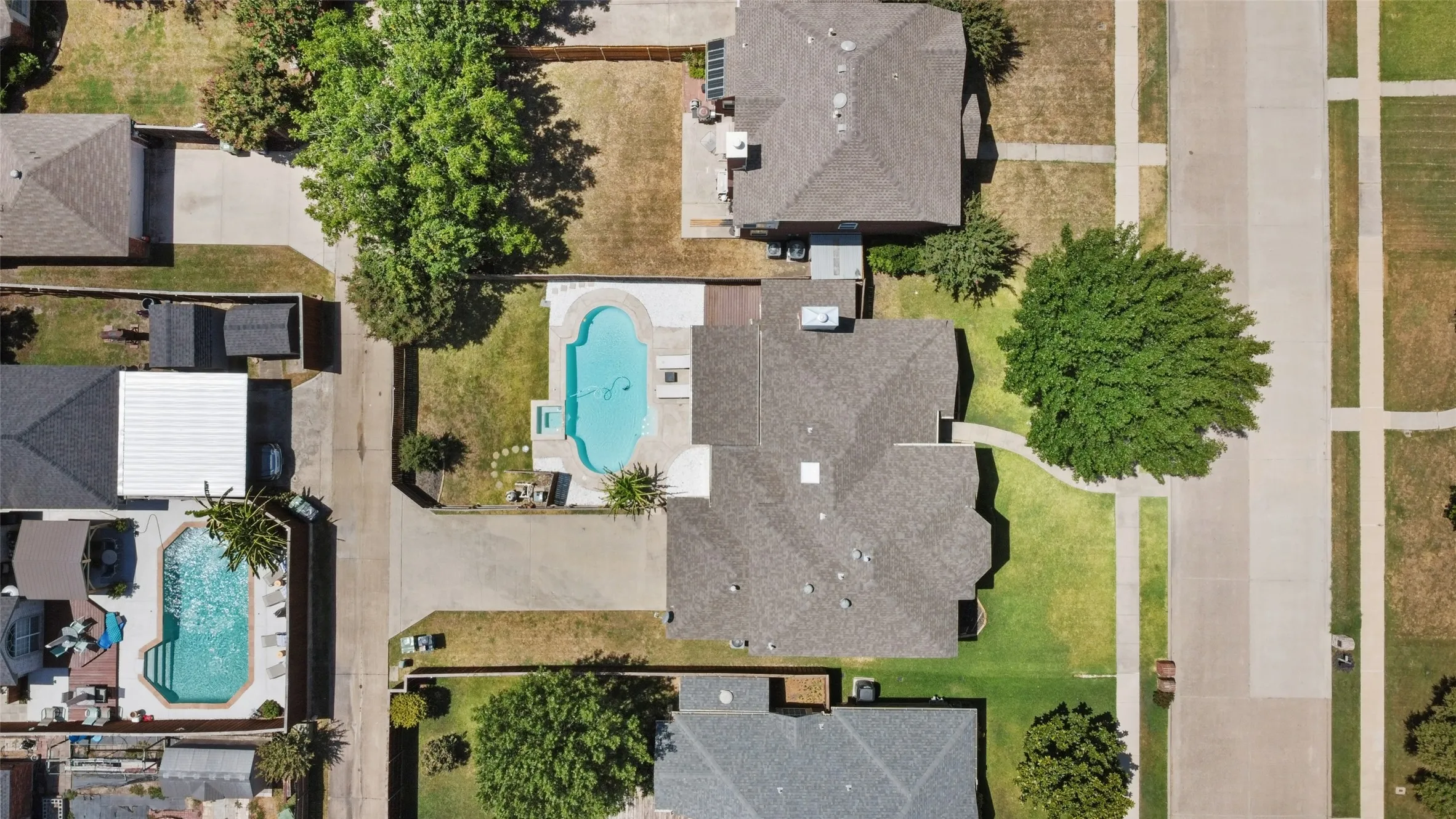 Single Family Residence For Sale in Denton County , 1650 Glenmore Drive, Lewisville, Texas 75077, 4 Bedroom, 3 Bathroom, 2 Garage spaces, 2,283 Sqft, built in 1991, mls#21370431, Real Estate Agent in Lewisville, Homes For Sale in Denton county, Homes For Sale in Lewisville, Realtor in Lewisville Texas, Real Estate Brokerage Independent Realty Texas, Luminita Cordes Realtor