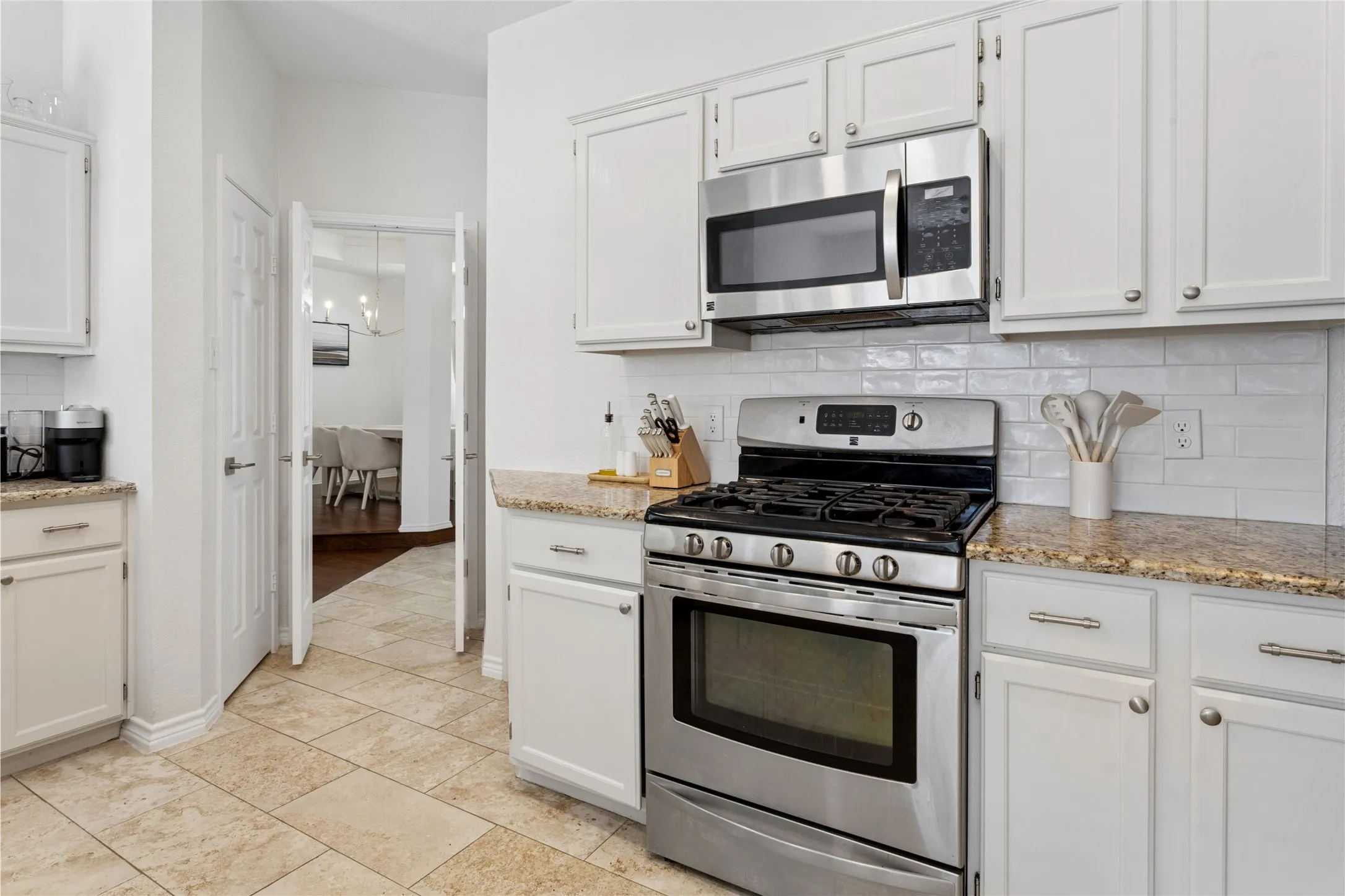 Single Family Residence For Sale in Denton County , 1650 Glenmore Drive, Lewisville, Texas 75077, 4 Bedroom, 3 Bathroom, 2 Garage spaces, 2,283 Sqft, built in 1991, mls#21370431, Real Estate Agent in Lewisville, Homes For Sale in Denton county, Homes For Sale in Lewisville, Realtor in Lewisville Texas, Real Estate Brokerage Independent Realty Texas, Luminita Cordes Realtor