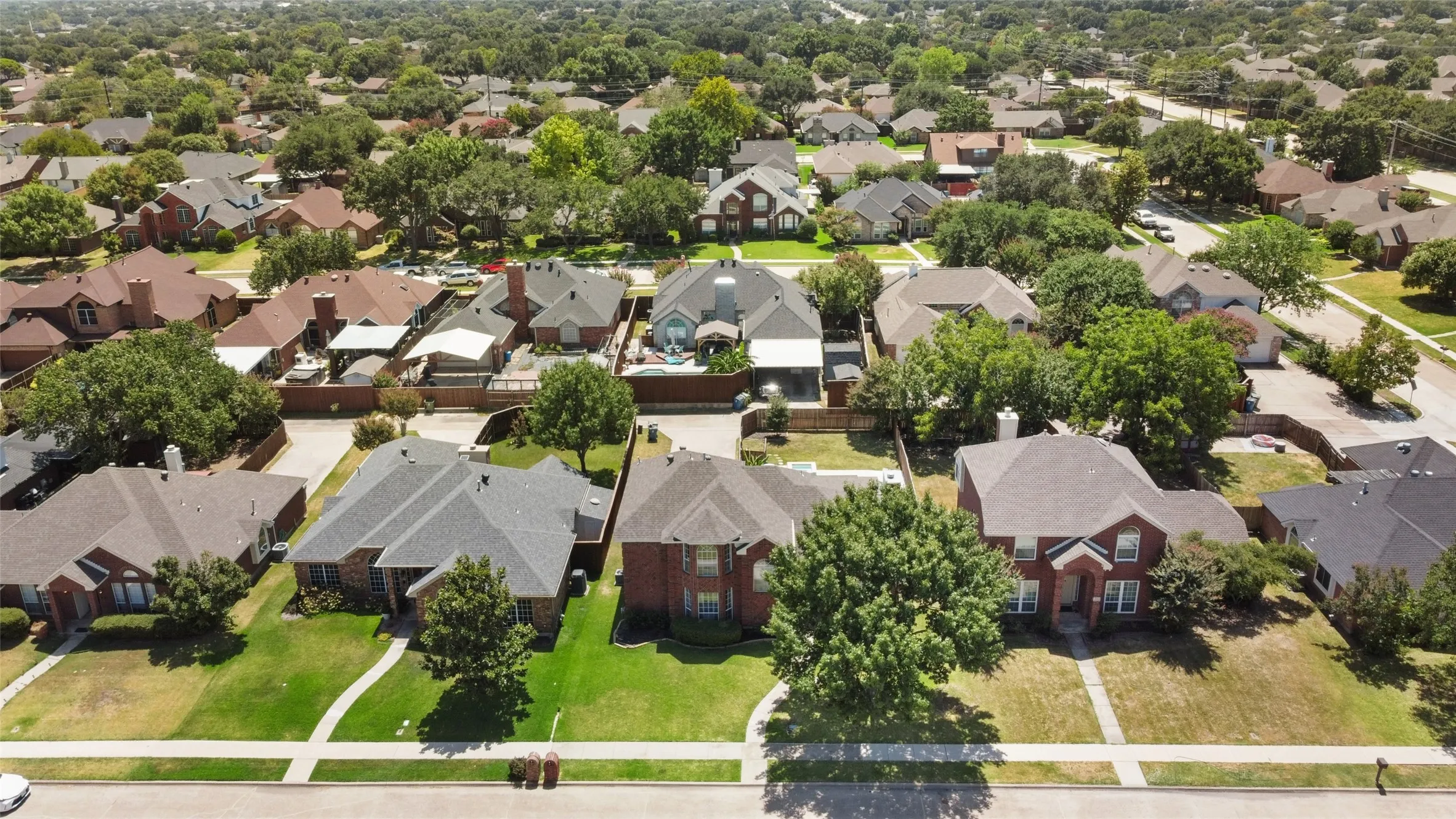 Single Family Residence For Sale in Denton County , 1650 Glenmore Drive, Lewisville, Texas 75077, 4 Bedroom, 3 Bathroom, 2 Garage spaces, 2,283 Sqft, built in 1991, mls#21370431, Real Estate Agent in Lewisville, Homes For Sale in Denton county, Homes For Sale in Lewisville, Realtor in Lewisville Texas, Real Estate Brokerage Independent Realty Texas, Luminita Cordes Realtor