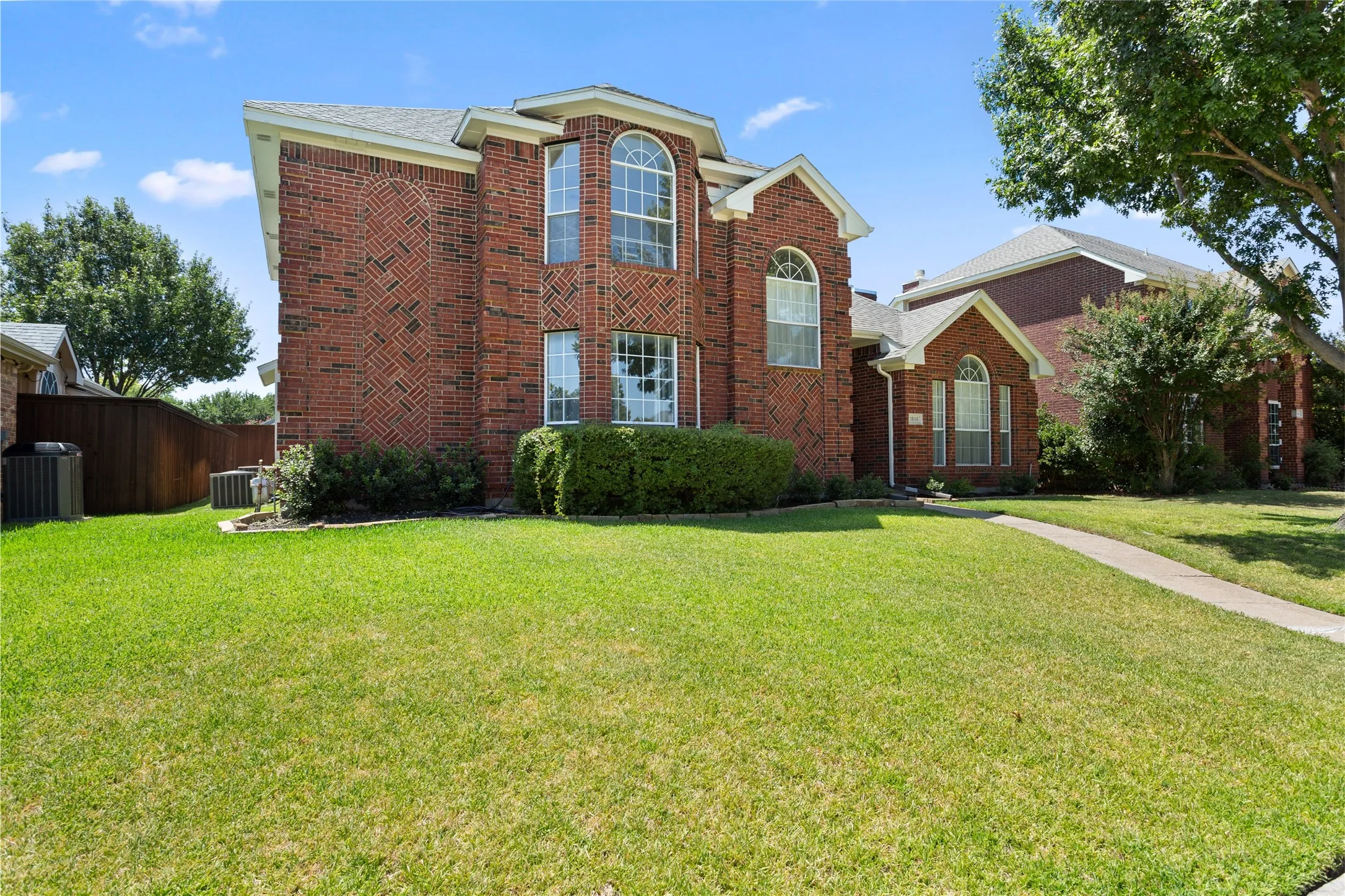 Single Family Residence For Sale in Denton County , 1650 Glenmore Drive, Lewisville, Texas 75077, 4 Bedroom, 3 Bathroom, 2 Garage spaces, 2,283 Sqft, built in 1991, mls#21370431, Real Estate Agent in Lewisville, Homes For Sale in Denton county, Homes For Sale in Lewisville, Realtor in Lewisville Texas, Real Estate Brokerage Independent Realty Texas, Luminita Cordes Realtor