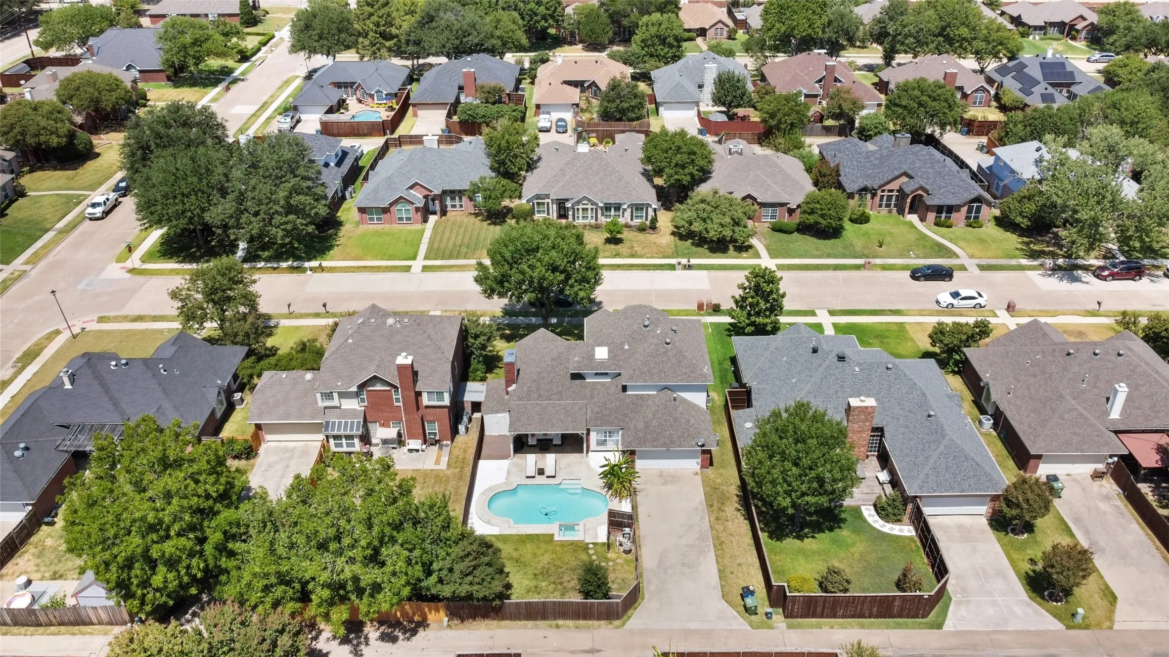 Single Family Residence For Sale in Denton County , 1650 Glenmore Drive, Lewisville, Texas 75077, 4 Bedroom, 3 Bathroom, 2 Garage spaces, 2,283 Sqft, built in 1991, mls#21370431, Real Estate Agent in Lewisville, Homes For Sale in Denton county, Homes For Sale in Lewisville, Realtor in Lewisville Texas, Real Estate Brokerage Independent Realty Texas, Luminita Cordes Realtor