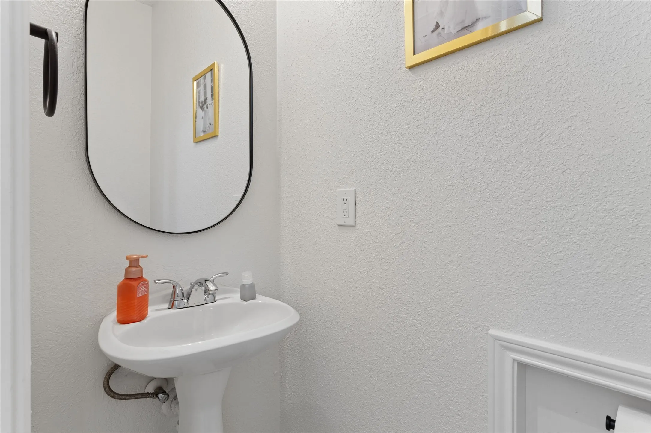 Single Family Residence For Sale in Denton County , 1650 Glenmore Drive, Lewisville, Texas 75077, 4 Bedroom, 3 Bathroom, 2 Garage spaces, 2,283 Sqft, built in 1991, mls#21370431, Real Estate Agent in Lewisville, Homes For Sale in Denton county, Homes For Sale in Lewisville, Realtor in Lewisville Texas, Real Estate Brokerage Independent Realty Texas, Luminita Cordes Realtor