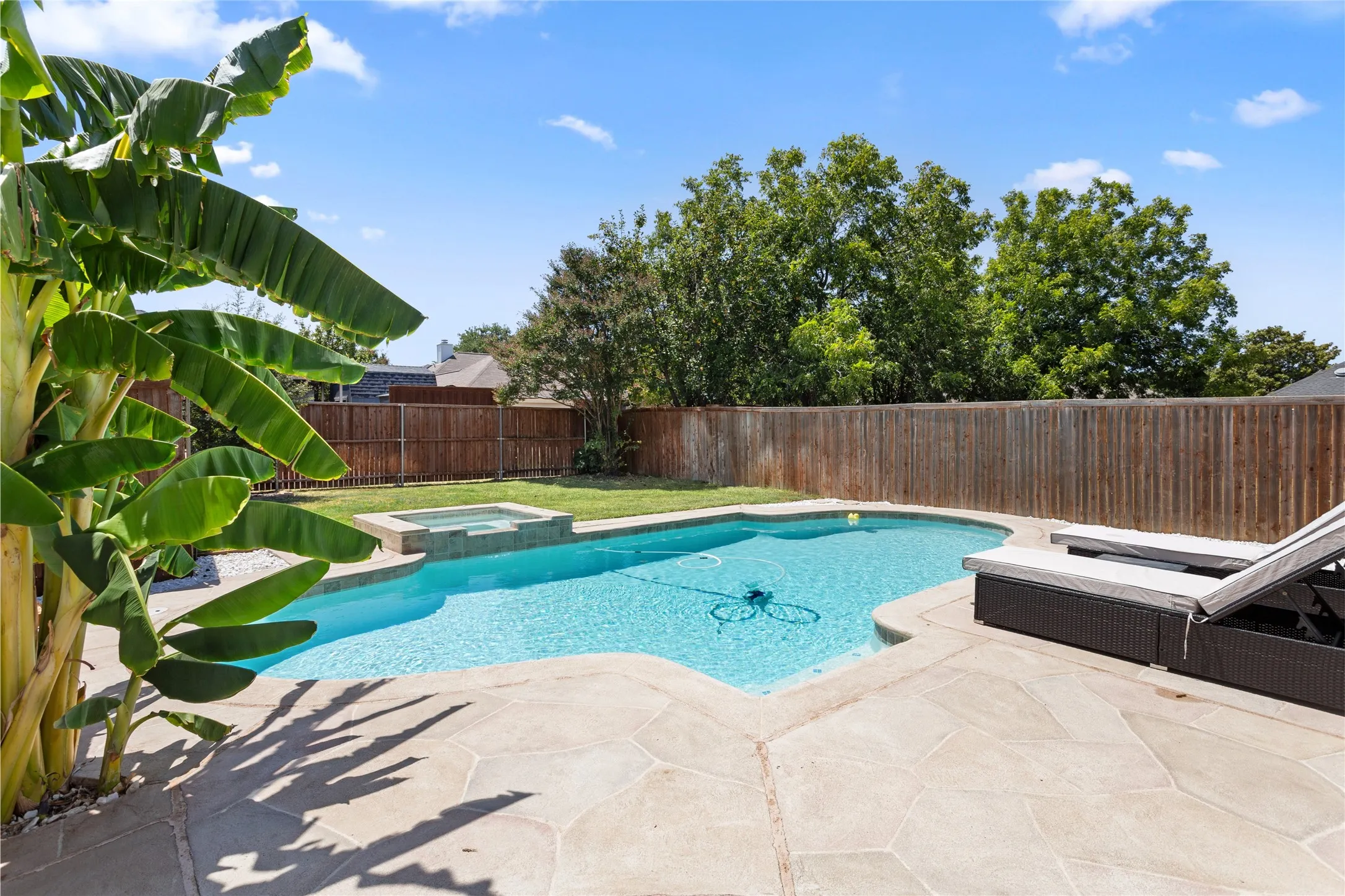 Single Family Residence For Sale in Denton County , 1650 Glenmore Drive, Lewisville, Texas 75077, 4 Bedroom, 3 Bathroom, 2 Garage spaces, 2,283 Sqft, built in 1991, mls#21370431, Real Estate Agent in Lewisville, Homes For Sale in Denton county, Homes For Sale in Lewisville, Realtor in Lewisville Texas, Real Estate Brokerage Independent Realty Texas, Luminita Cordes Realtor