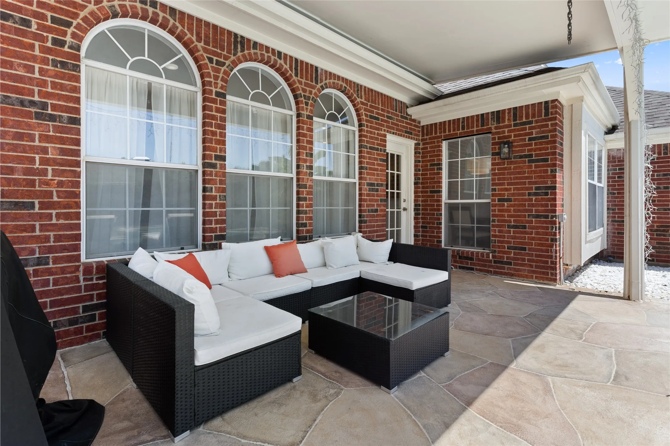 Single Family Residence For Sale in Denton County , 1650 Glenmore Drive, Lewisville, Texas 75077, 4 Bedroom, 3 Bathroom, 2 Garage spaces, 2,283 Sqft, built in 1991, mls#21370431, Real Estate Agent in Lewisville, Homes For Sale in Denton county, Homes For Sale in Lewisville, Realtor in Lewisville Texas, Real Estate Brokerage Independent Realty Texas, Luminita Cordes Realtor