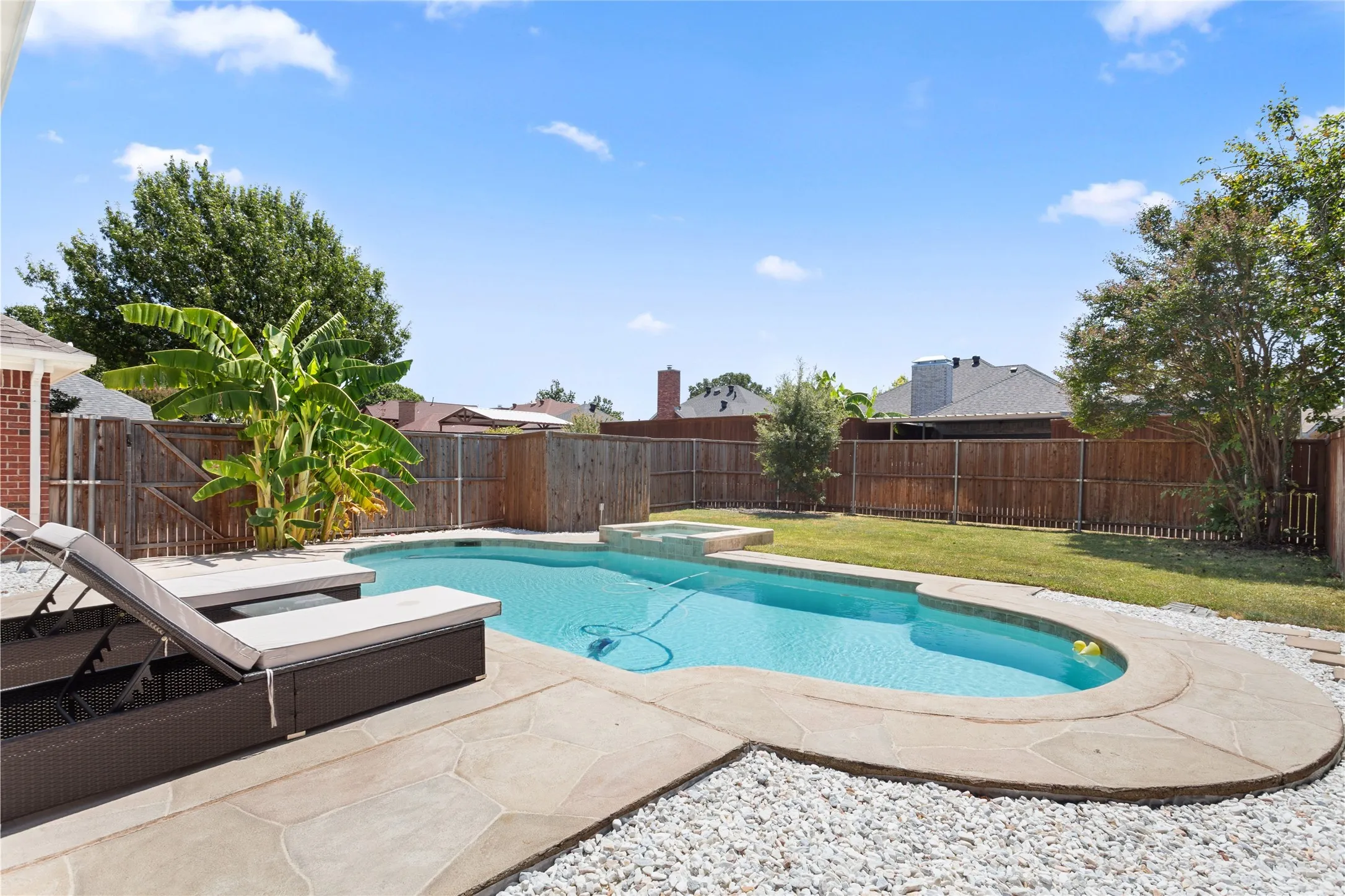 Single Family Residence For Sale in Denton County , 1650 Glenmore Drive, Lewisville, Texas 75077, 4 Bedroom, 3 Bathroom, 2 Garage spaces, 2,283 Sqft, built in 1991, mls#21370431, Real Estate Agent in Lewisville, Homes For Sale in Denton county, Homes For Sale in Lewisville, Realtor in Lewisville Texas, Real Estate Brokerage Independent Realty Texas, Luminita Cordes Realtor