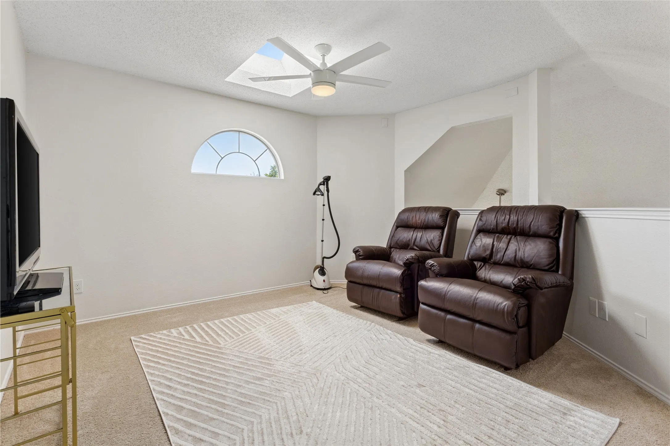Single Family Residence For Sale in Denton County , 1650 Glenmore Drive, Lewisville, Texas 75077, 4 Bedroom, 3 Bathroom, 2 Garage spaces, 2,283 Sqft, built in 1991, mls#21370431, Real Estate Agent in Lewisville, Homes For Sale in Denton county, Homes For Sale in Lewisville, Realtor in Lewisville Texas, Real Estate Brokerage Independent Realty Texas, Luminita Cordes Realtor