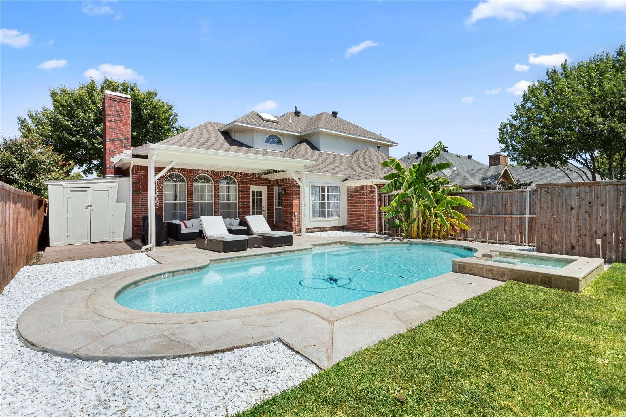 Single Family Residence For Sale in Denton County , 1650 Glenmore Drive, Lewisville, Texas 75077, 4 Bedroom, 3 Bathroom, 2 Garage spaces, 2,283 Sqft, built in 1991, mls#21370431, Real Estate Agent in Lewisville, Homes For Sale in Denton county, Homes For Sale in Lewisville, Realtor in Lewisville Texas, Real Estate Brokerage Independent Realty Texas, Luminita Cordes Realtor