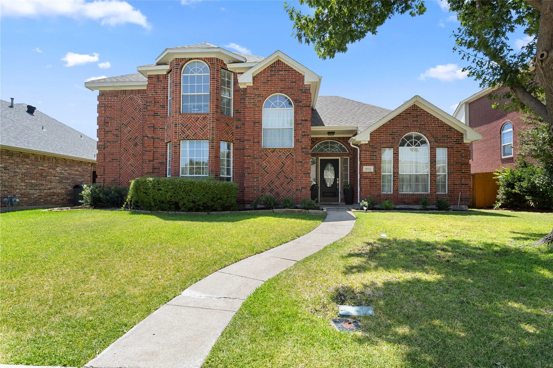 Single Family Residence For Sale in Denton County , 1650 Glenmore Drive, Lewisville, Texas 75077, 4 Bedroom, 3 Bathroom, 2 Garage spaces, 2,283 Sqft, built in 1991, mls#21370431, Real Estate Agent in Lewisville, Homes For Sale in Denton county, Homes For Sale in Lewisville, Realtor in Lewisville Texas, Real Estate Brokerage Independent Realty Texas, Luminita Cordes Realtor