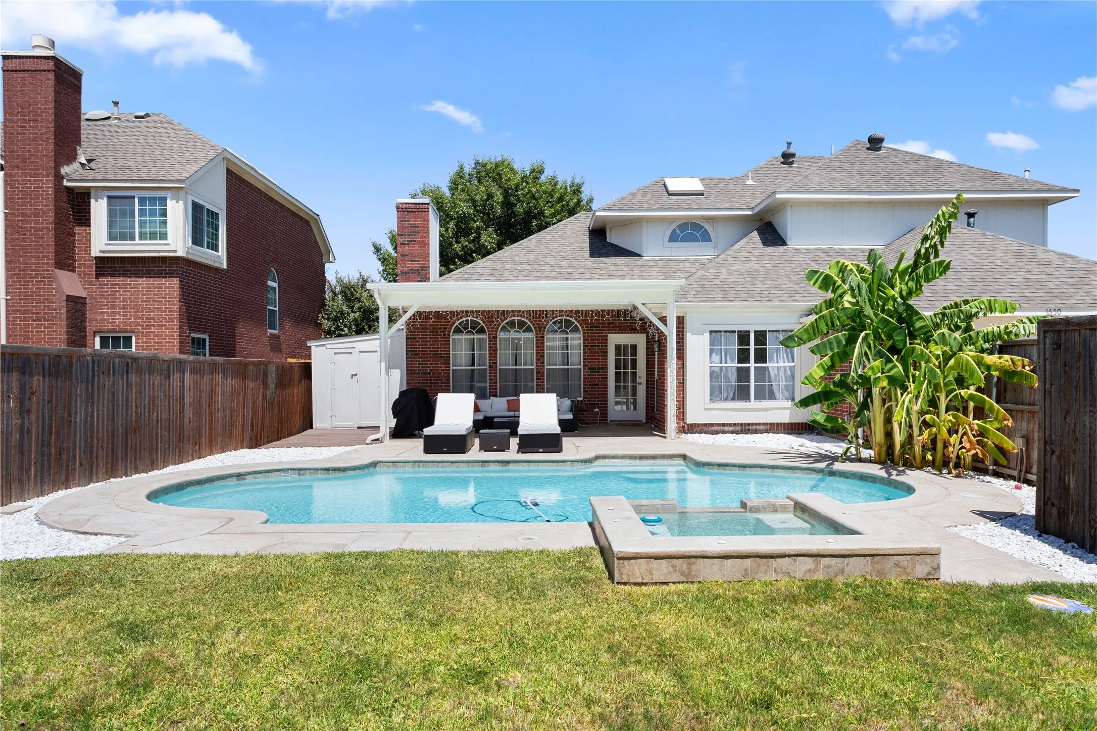 Single Family Residence For Sale in Denton County , 1650 Glenmore Drive, Lewisville, Texas 75077, 4 Bedroom, 3 Bathroom, 2 Garage spaces, 2,283 Sqft, built in 1991, mls#21370431, Real Estate Agent in Lewisville, Homes For Sale in Denton county, Homes For Sale in Lewisville, Realtor in Lewisville Texas, Real Estate Brokerage Independent Realty Texas, Luminita Cordes Realtor