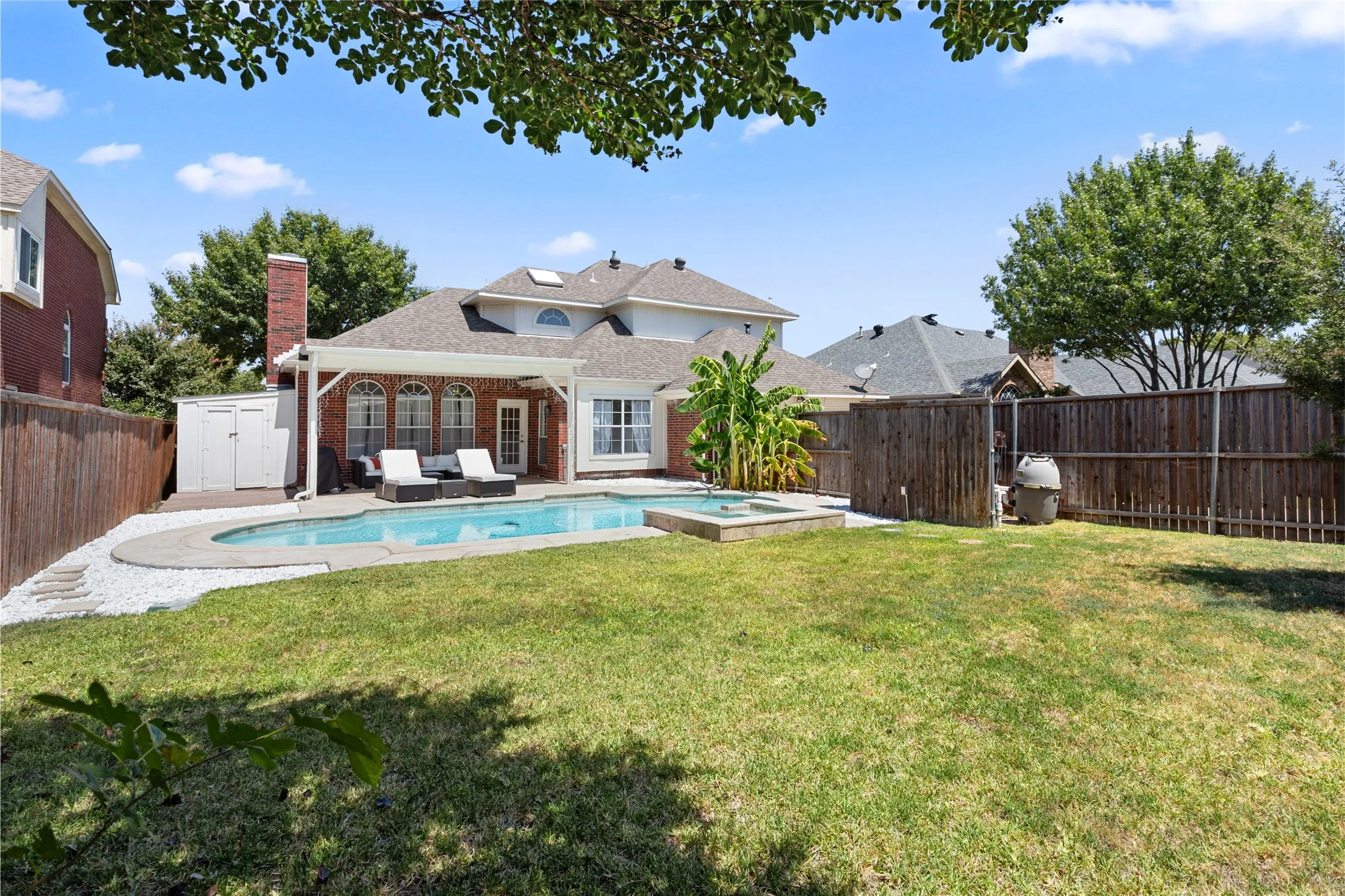 Single Family Residence For Sale in Denton County , 1650 Glenmore Drive, Lewisville, Texas 75077, 4 Bedroom, 3 Bathroom, 2 Garage spaces, 2,283 Sqft, built in 1991, mls#21370431, Real Estate Agent in Lewisville, Homes For Sale in Denton county, Homes For Sale in Lewisville, Realtor in Lewisville Texas, Real Estate Brokerage Independent Realty Texas, Luminita Cordes Realtor