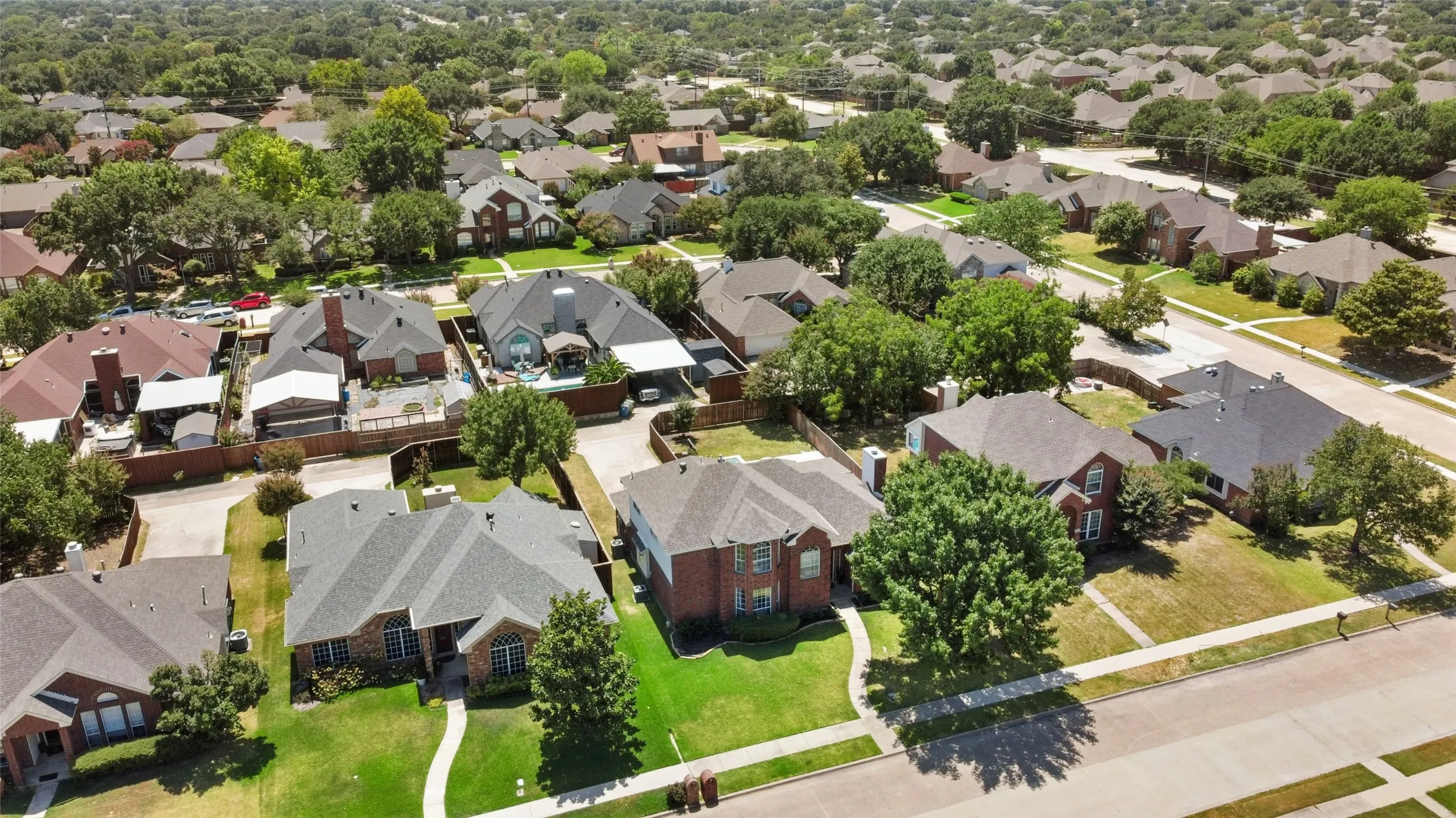 Single Family Residence For Sale in Denton County , 1650 Glenmore Drive, Lewisville, Texas 75077, 4 Bedroom, 3 Bathroom, 2 Garage spaces, 2,283 Sqft, built in 1991, mls#21370431, Real Estate Agent in Lewisville, Homes For Sale in Denton county, Homes For Sale in Lewisville, Realtor in Lewisville Texas, Real Estate Brokerage Independent Realty Texas, Luminita Cordes Realtor