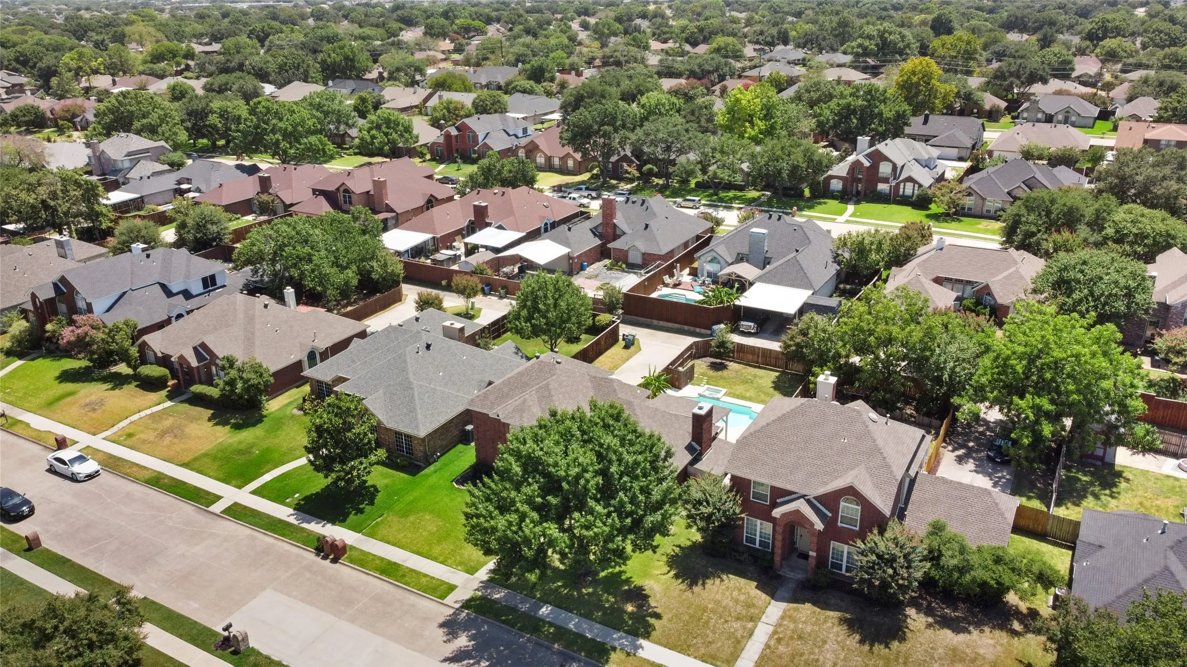 Single Family Residence For Sale in Denton County , 1650 Glenmore Drive, Lewisville, Texas 75077, 4 Bedroom, 3 Bathroom, 2 Garage spaces, 2,283 Sqft, built in 1991, mls#21370431, Real Estate Agent in Lewisville, Homes For Sale in Denton county, Homes For Sale in Lewisville, Realtor in Lewisville Texas, Real Estate Brokerage Independent Realty Texas, Luminita Cordes Realtor