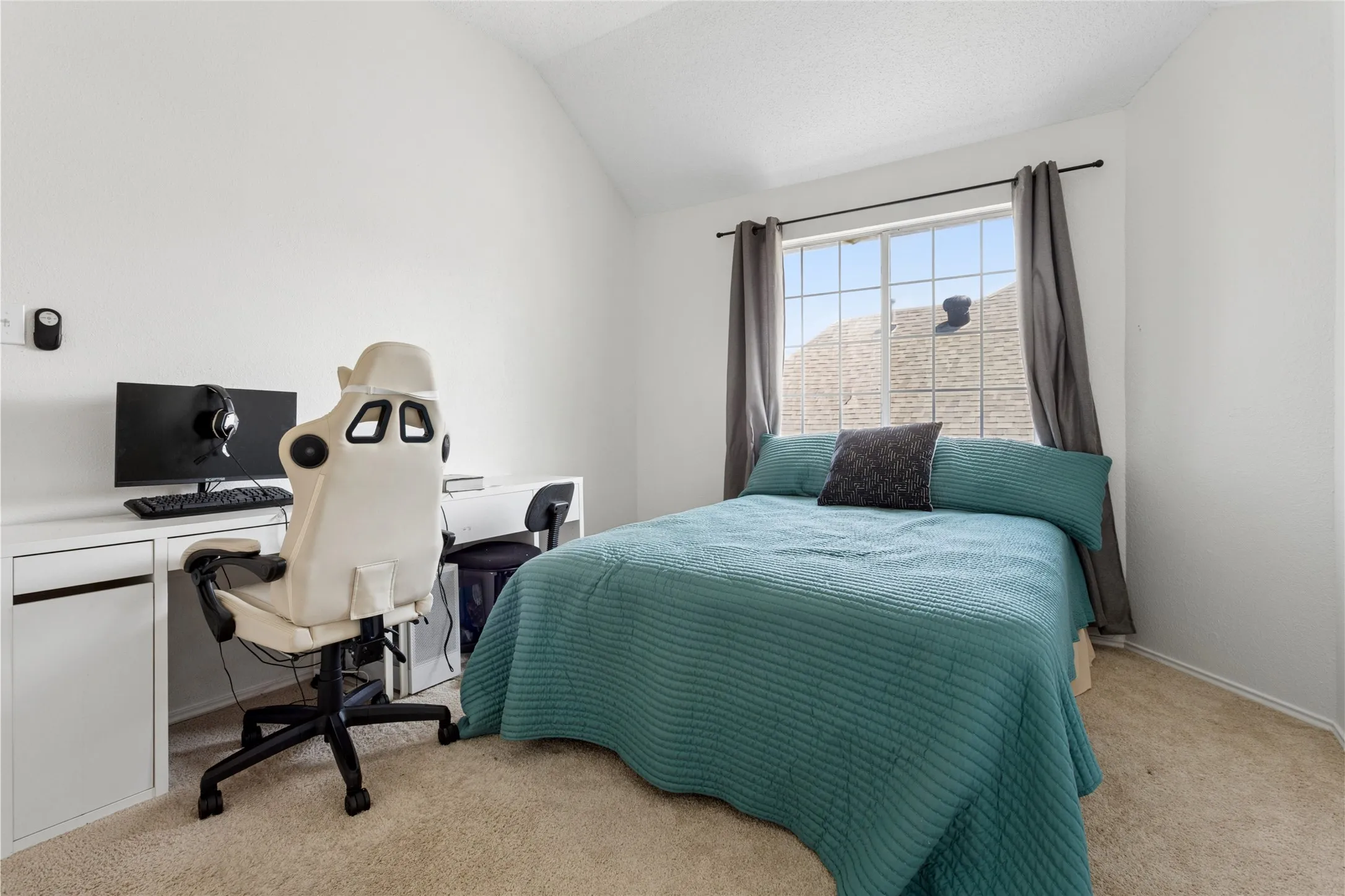Single Family Residence For Sale in Denton County , 1650 Glenmore Drive, Lewisville, Texas 75077, 4 Bedroom, 3 Bathroom, 2 Garage spaces, 2,283 Sqft, built in 1991, mls#21370431, Real Estate Agent in Lewisville, Homes For Sale in Denton county, Homes For Sale in Lewisville, Realtor in Lewisville Texas, Real Estate Brokerage Independent Realty Texas, Luminita Cordes Realtor