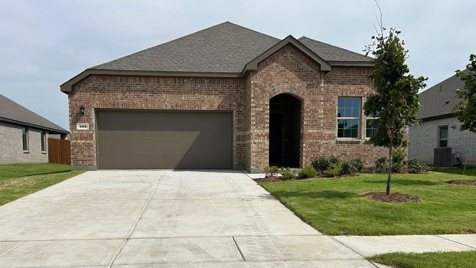 Single Family Residence For Sale in Hunt County , 409 Carthage Street, Caddo Mills, Texas 75135, 3 Bedroom, 2 Bathroom, 2 Garage spaces, 1,735 Sqft, built in 2026, mls#21372199, Real Estate Agent in Caddo Mills, Homes For Sale in Hunt county, Homes For Sale in Caddo Mills, Realtor in Caddo Mills Texas, Real Estate Brokerage Independent Realty Texas, Luminita Cordes Realtor
