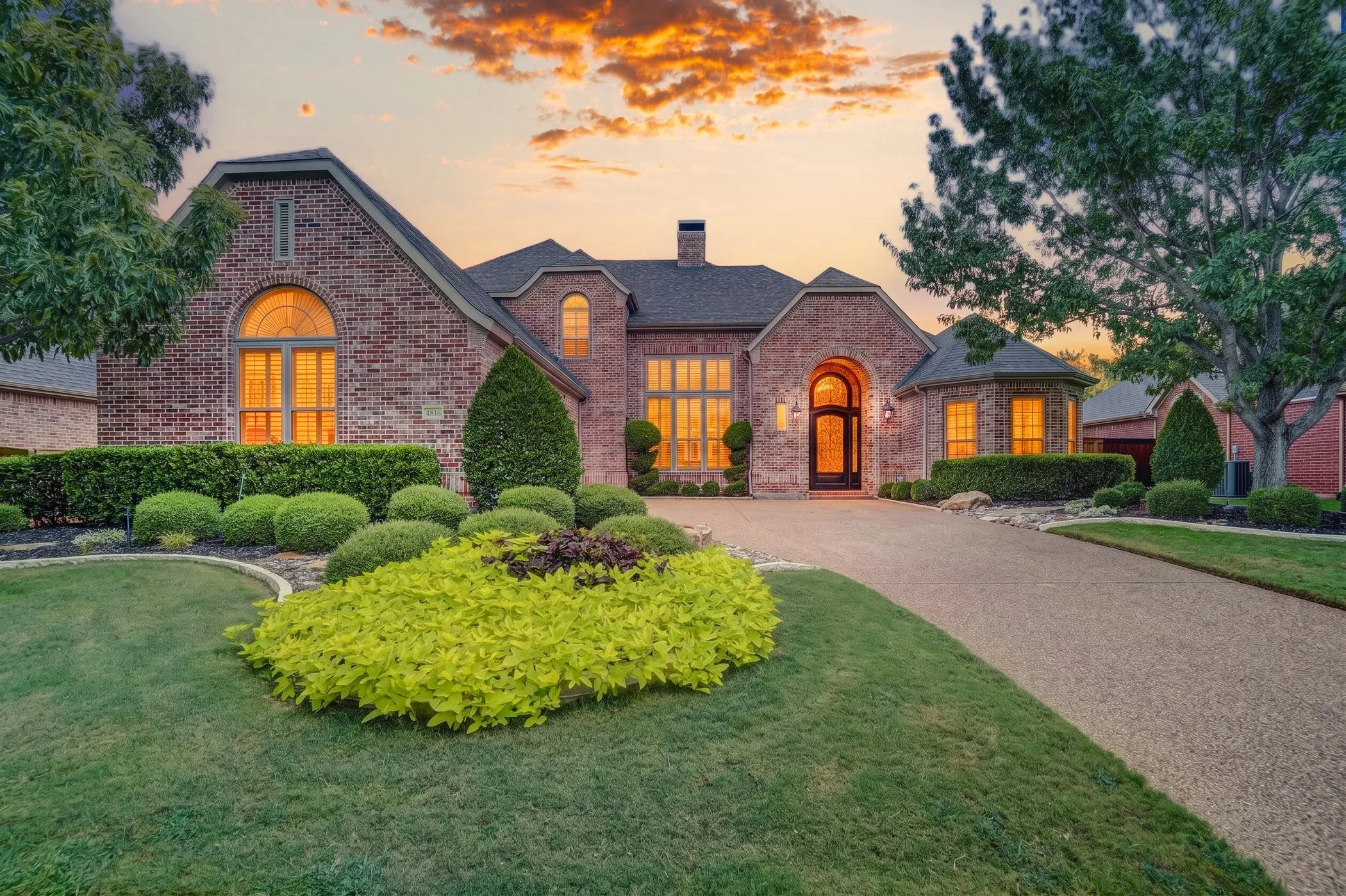 Single Family Residence For Sale in Denton County , 4816 Pack Saddle Way, Flower Mound, Texas 75028, 4 Bedroom, 4 Bathroom, 3 Garage spaces, 3,916 Sqft, built in 1999, mls#21371786, Real Estate Agent in Flower Mound, Homes For Sale in Denton county, Homes For Sale in Flower Mound, Realtor in Flower Mound Texas, Real Estate Brokerage Independent Realty Texas, Luminita Cordes Realtor