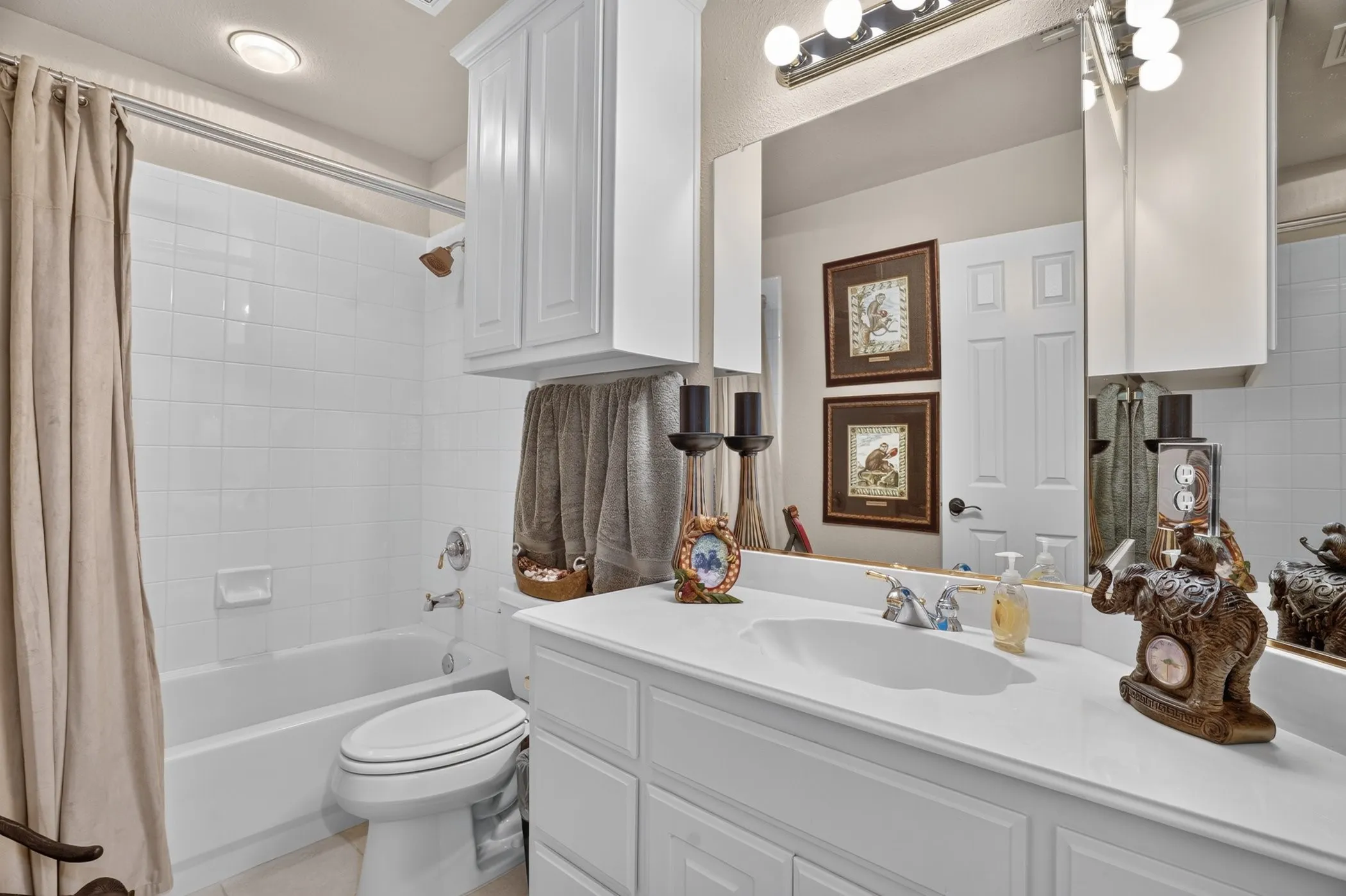 Single Family Residence For Sale in Denton County , 4816 Pack Saddle Way, Flower Mound, Texas 75028, 4 Bedroom, 4 Bathroom, 3 Garage spaces, 3,916 Sqft, built in 1999, mls#21371786, Real Estate Agent in Flower Mound, Homes For Sale in Denton county, Homes For Sale in Flower Mound, Realtor in Flower Mound Texas, Real Estate Brokerage Independent Realty Texas, Luminita Cordes Realtor