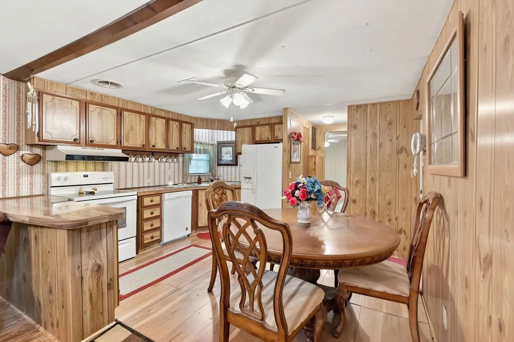 Mobile Home For Sale in Upshur County , 1141 Todd Road, Gilmer, Texas 75645, 4 Bedroom, 2 Bathroom, 2 Garage spaces, 1,820 Sqft, built in 1983, mls#21370343, Real Estate Agent in Gilmer, Homes For Sale in Upshur county, Homes For Sale in Gilmer, Realtor in Gilmer Texas, Real Estate Brokerage Independent Realty Texas, Luminita Cordes Realtor