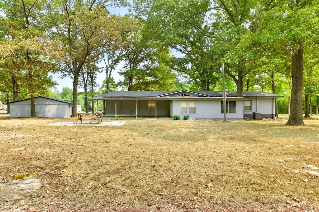 Mobile Home For Sale in Upshur County , 1141 Todd Road, Gilmer, Texas 75645, 4 Bedroom, 2 Bathroom, 2 Garage spaces, 1,820 Sqft, built in 1983, mls#21370343, Real Estate Agent in Gilmer, Homes For Sale in Upshur county, Homes For Sale in Gilmer, Realtor in Gilmer Texas, Real Estate Brokerage Independent Realty Texas, Luminita Cordes Realtor