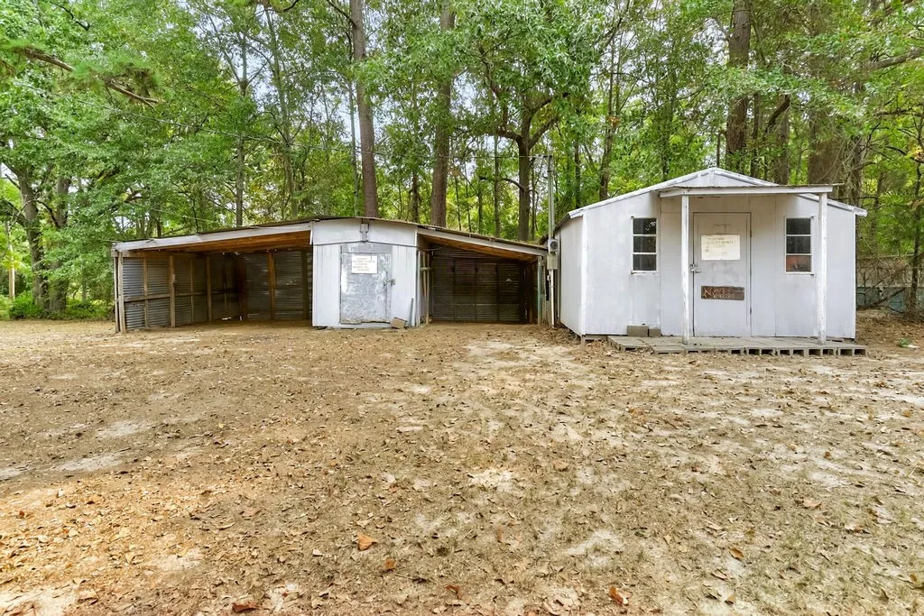 Mobile Home For Sale in Upshur County , 1141 Todd Road, Gilmer, Texas 75645, 4 Bedroom, 2 Bathroom, 2 Garage spaces, 1,820 Sqft, built in 1983, mls#21370343, Real Estate Agent in Gilmer, Homes For Sale in Upshur county, Homes For Sale in Gilmer, Realtor in Gilmer Texas, Real Estate Brokerage Independent Realty Texas, Luminita Cordes Realtor