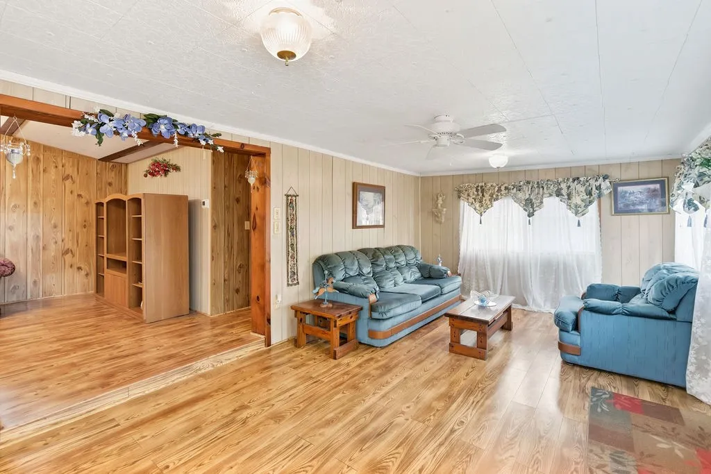 Mobile Home For Sale in Upshur County , 1141 Todd Road, Gilmer, Texas 75645, 4 Bedroom, 2 Bathroom, 2 Garage spaces, 1,820 Sqft, built in 1983, mls#21370343, Real Estate Agent in Gilmer, Homes For Sale in Upshur county, Homes For Sale in Gilmer, Realtor in Gilmer Texas, Real Estate Brokerage Independent Realty Texas, Luminita Cordes Realtor
