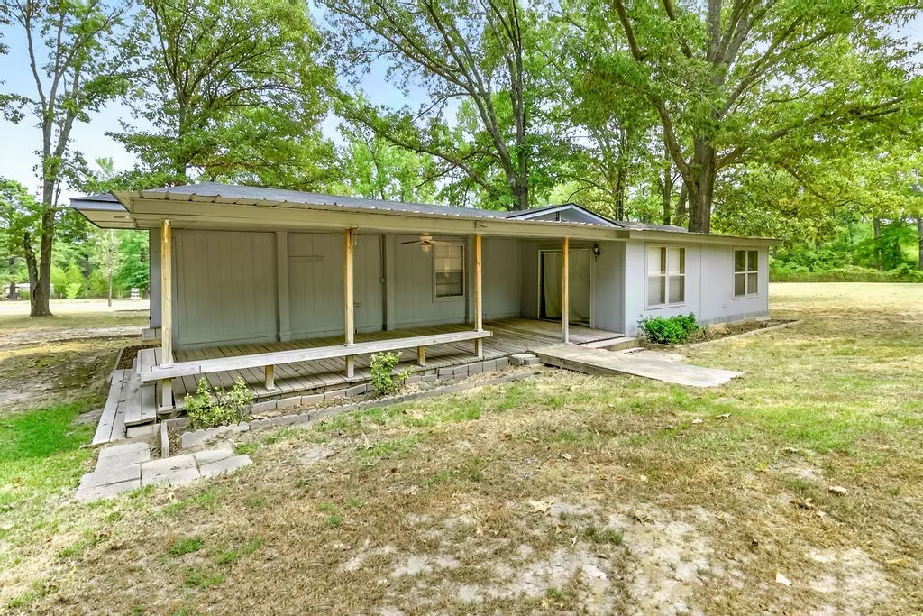 Mobile Home For Sale in Upshur County , 1141 Todd Road, Gilmer, Texas 75645, 4 Bedroom, 2 Bathroom, 2 Garage spaces, 1,820 Sqft, built in 1983, mls#21370343, Real Estate Agent in Gilmer, Homes For Sale in Upshur county, Homes For Sale in Gilmer, Realtor in Gilmer Texas, Real Estate Brokerage Independent Realty Texas, Luminita Cordes Realtor