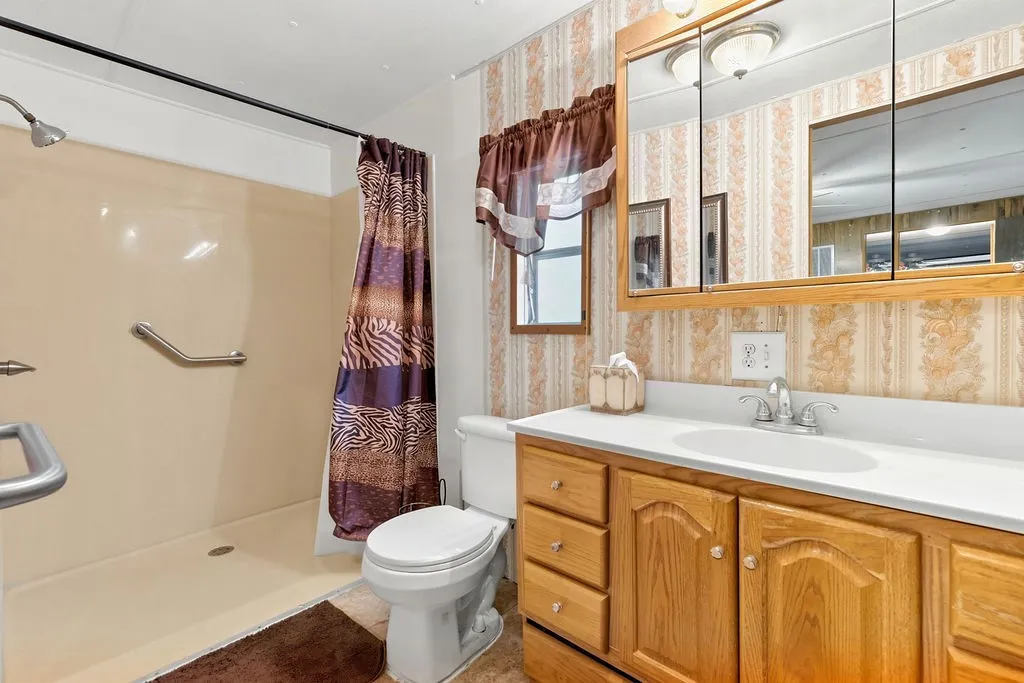 Mobile Home For Sale in Upshur County , 1141 Todd Road, Gilmer, Texas 75645, 4 Bedroom, 2 Bathroom, 2 Garage spaces, 1,820 Sqft, built in 1983, mls#21370343, Real Estate Agent in Gilmer, Homes For Sale in Upshur county, Homes For Sale in Gilmer, Realtor in Gilmer Texas, Real Estate Brokerage Independent Realty Texas, Luminita Cordes Realtor