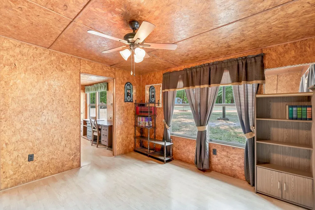 Mobile Home For Sale in Upshur County , 1141 Todd Road, Gilmer, Texas 75645, 4 Bedroom, 2 Bathroom, 2 Garage spaces, 1,820 Sqft, built in 1983, mls#21370343, Real Estate Agent in Gilmer, Homes For Sale in Upshur county, Homes For Sale in Gilmer, Realtor in Gilmer Texas, Real Estate Brokerage Independent Realty Texas, Luminita Cordes Realtor