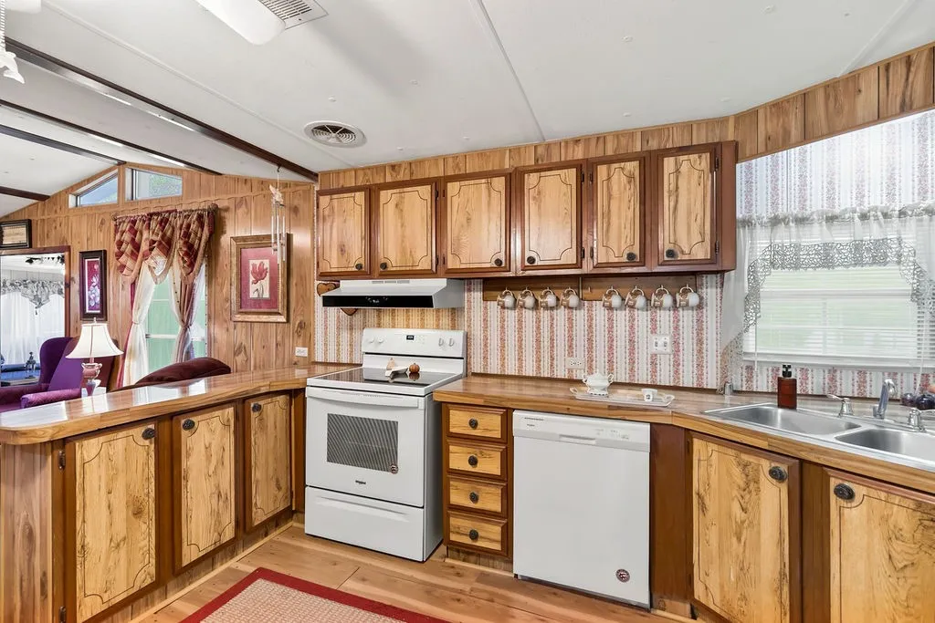 Mobile Home For Sale in Upshur County , 1141 Todd Road, Gilmer, Texas 75645, 4 Bedroom, 2 Bathroom, 2 Garage spaces, 1,820 Sqft, built in 1983, mls#21370343, Real Estate Agent in Gilmer, Homes For Sale in Upshur county, Homes For Sale in Gilmer, Realtor in Gilmer Texas, Real Estate Brokerage Independent Realty Texas, Luminita Cordes Realtor