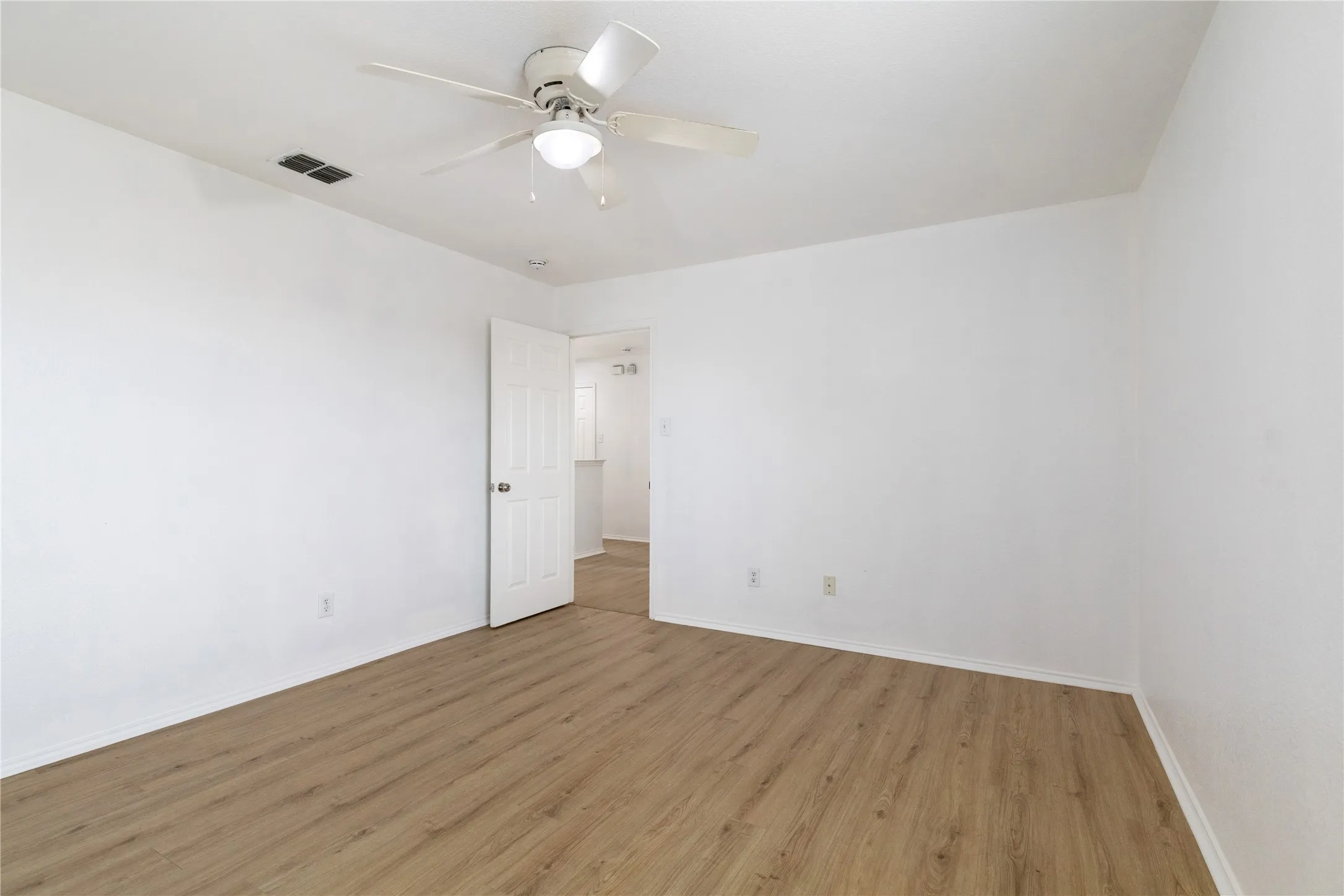 Single Family Residence For Sale in Tarrant County , 5148 Bayridge Court, Fort Worth, Texas 76179, 4 Bedroom, 3 Bathroom, 2 Garage spaces, 2,716 Sqft, built in 2005, mls#21367990, Real Estate Agent in Fort Worth, Homes For Sale in Tarrant county, Homes For Sale in Fort Worth, Realtor in Fort Worth Texas, Real Estate Brokerage Independent Realty Texas, Luminita Cordes Realtor