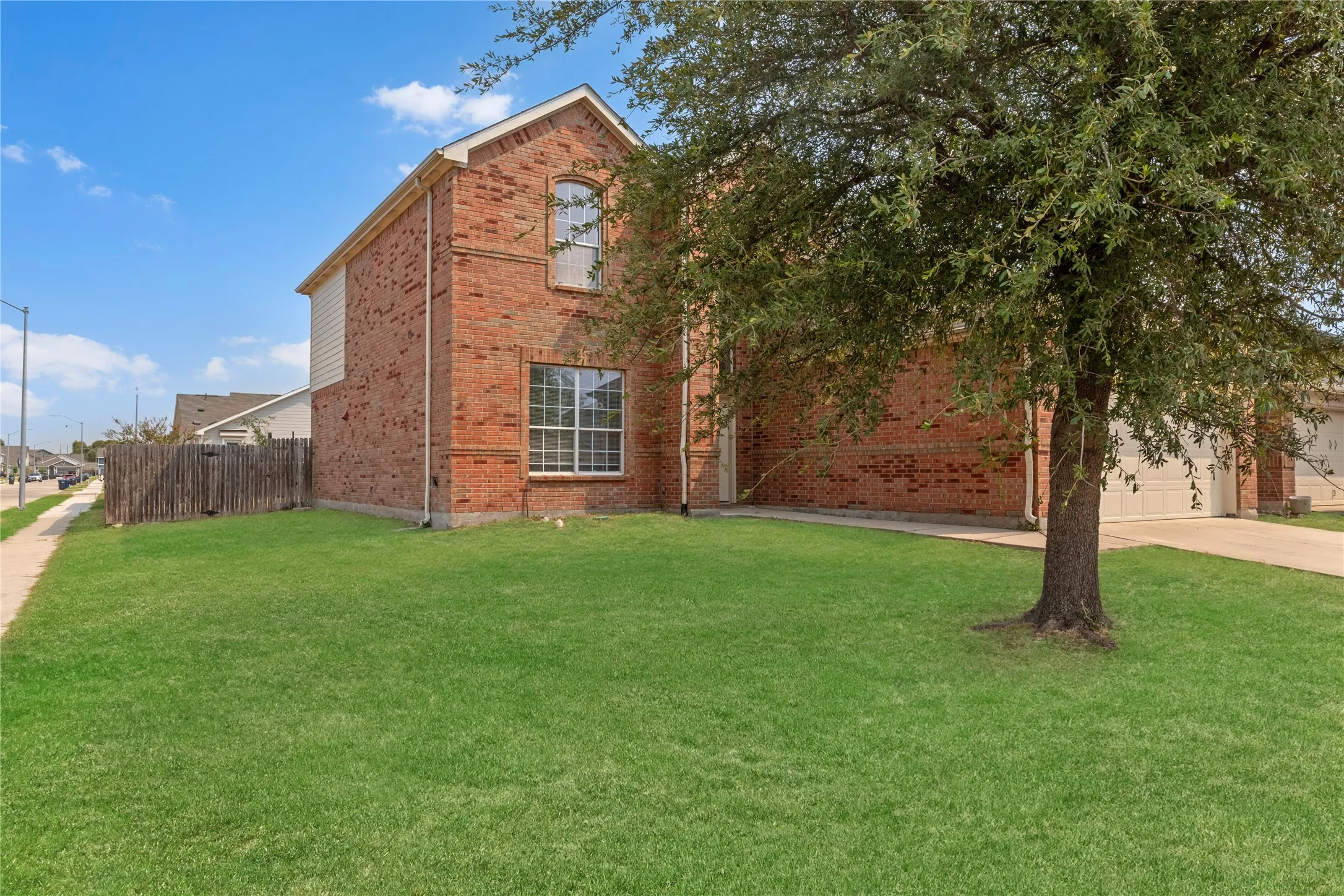 Single Family Residence For Sale in Tarrant County , 5148 Bayridge Court, Fort Worth, Texas 76179, 4 Bedroom, 3 Bathroom, 2 Garage spaces, 2,716 Sqft, built in 2005, mls#21367990, Real Estate Agent in Fort Worth, Homes For Sale in Tarrant county, Homes For Sale in Fort Worth, Realtor in Fort Worth Texas, Real Estate Brokerage Independent Realty Texas, Luminita Cordes Realtor
