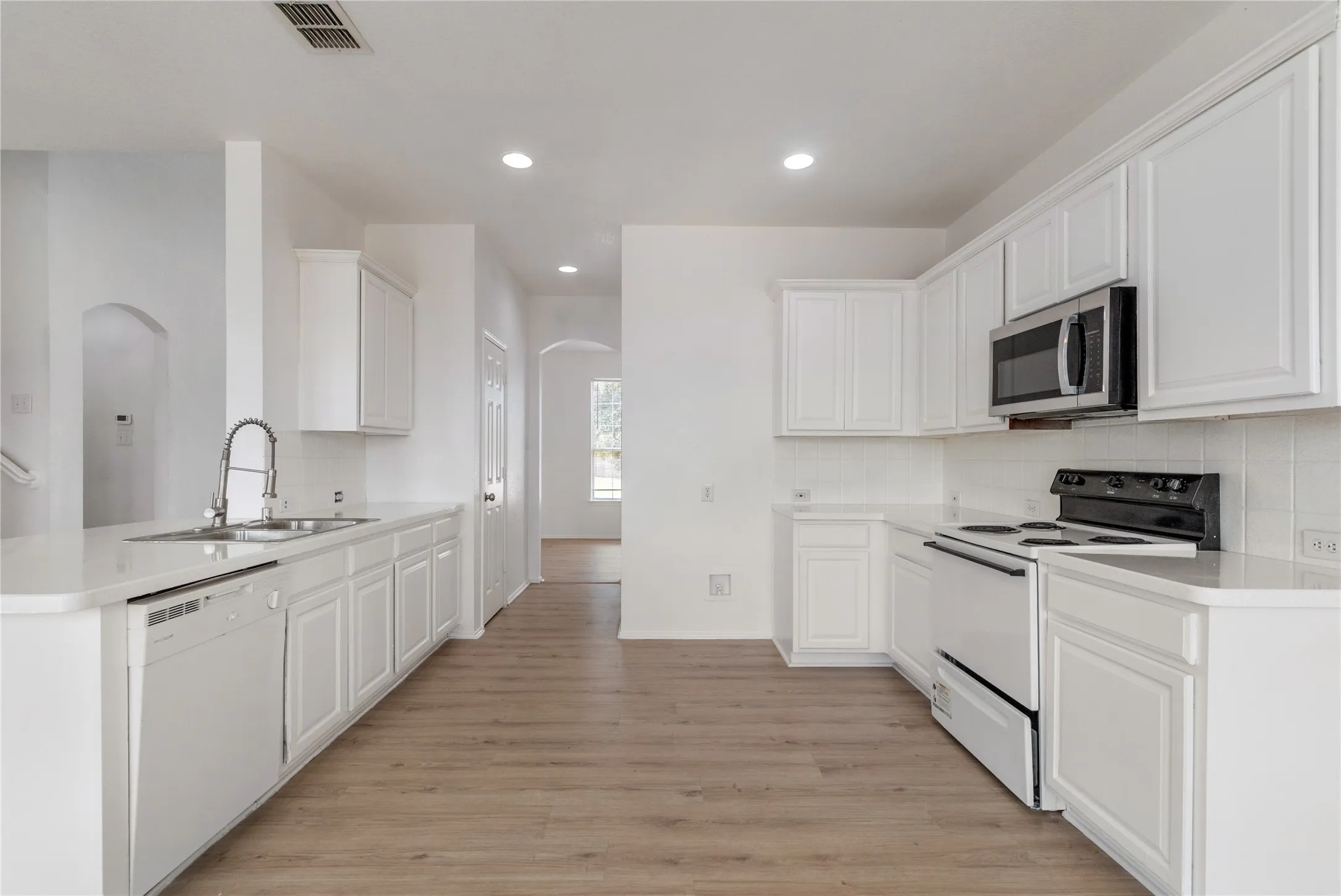 Single Family Residence For Sale in Tarrant County , 5148 Bayridge Court, Fort Worth, Texas 76179, 4 Bedroom, 3 Bathroom, 2 Garage spaces, 2,716 Sqft, built in 2005, mls#21367990, Real Estate Agent in Fort Worth, Homes For Sale in Tarrant county, Homes For Sale in Fort Worth, Realtor in Fort Worth Texas, Real Estate Brokerage Independent Realty Texas, Luminita Cordes Realtor