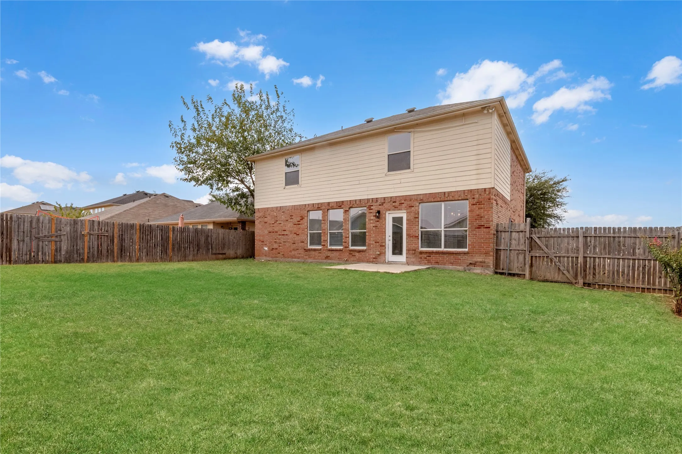 Single Family Residence For Sale in Tarrant County , 5148 Bayridge Court, Fort Worth, Texas 76179, 4 Bedroom, 3 Bathroom, 2 Garage spaces, 2,716 Sqft, built in 2005, mls#21367990, Real Estate Agent in Fort Worth, Homes For Sale in Tarrant county, Homes For Sale in Fort Worth, Realtor in Fort Worth Texas, Real Estate Brokerage Independent Realty Texas, Luminita Cordes Realtor