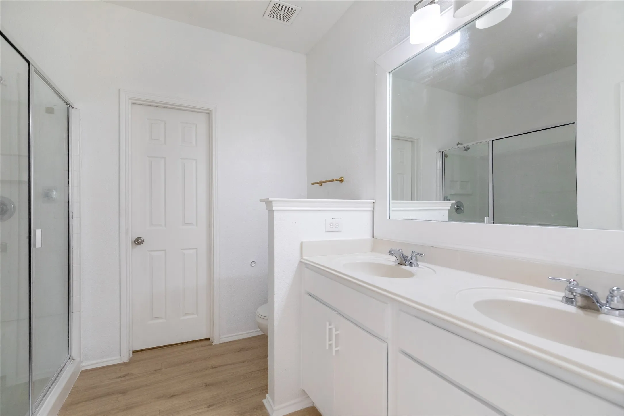 Single Family Residence For Sale in Tarrant County , 5148 Bayridge Court, Fort Worth, Texas 76179, 4 Bedroom, 3 Bathroom, 2 Garage spaces, 2,716 Sqft, built in 2005, mls#21367990, Real Estate Agent in Fort Worth, Homes For Sale in Tarrant county, Homes For Sale in Fort Worth, Realtor in Fort Worth Texas, Real Estate Brokerage Independent Realty Texas, Luminita Cordes Realtor