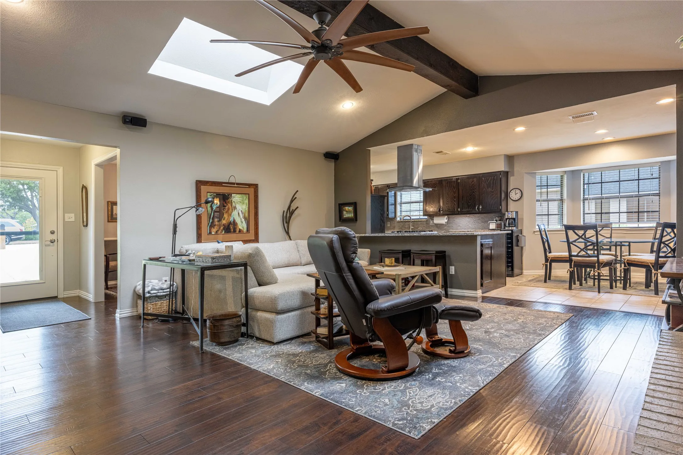 Single Family Residence For Sale in Denton County , 478 Sellmeyer Lane, Highland Village, Texas 75077, 3 Bedroom, 3 Bathroom, 2 Garage spaces, 2,468 Sqft, built in 1979, mls#21372019, Real Estate Agent in Highland Village, Homes For Sale in Denton county, Homes For Sale in Highland Village, Realtor in Highland Village Texas, Real Estate Brokerage Independent Realty Texas, Luminita Cordes Realtor