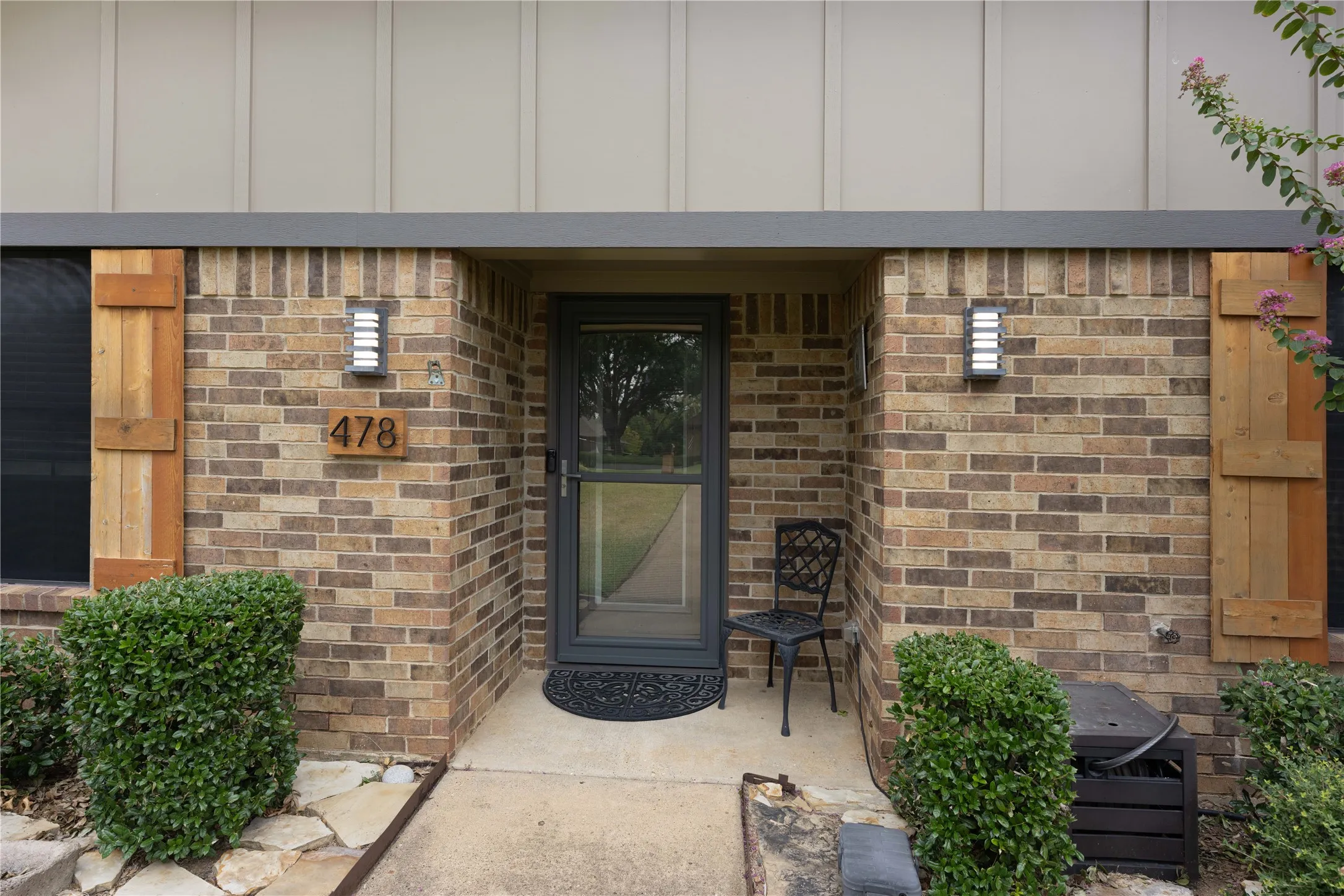 Single Family Residence For Sale in Denton County , 478 Sellmeyer Lane, Highland Village, Texas 75077, 3 Bedroom, 3 Bathroom, 2 Garage spaces, 2,468 Sqft, built in 1979, mls#21372019, Real Estate Agent in Highland Village, Homes For Sale in Denton county, Homes For Sale in Highland Village, Realtor in Highland Village Texas, Real Estate Brokerage Independent Realty Texas, Luminita Cordes Realtor