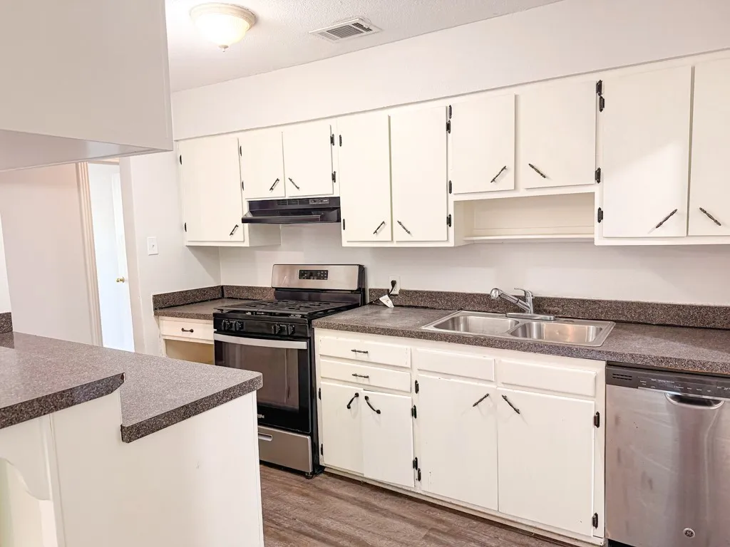 Single Family Residence For Rent in Tarrant County , 1322 Biggs Terrace, Arlington, Texas 76010, 4 Bedroom, 2 Bathroom, 1 Garage spaces, 1,392 Sqft, built in 1953, mls#21372191, Real Estate Agent in Arlington, Homes For Rent in Tarrant county, Homes For Rent in Arlington, Realtor in Arlington Texas, Real Estate Brokerage Independent Realty Texas, Luminita Cordes Realtor